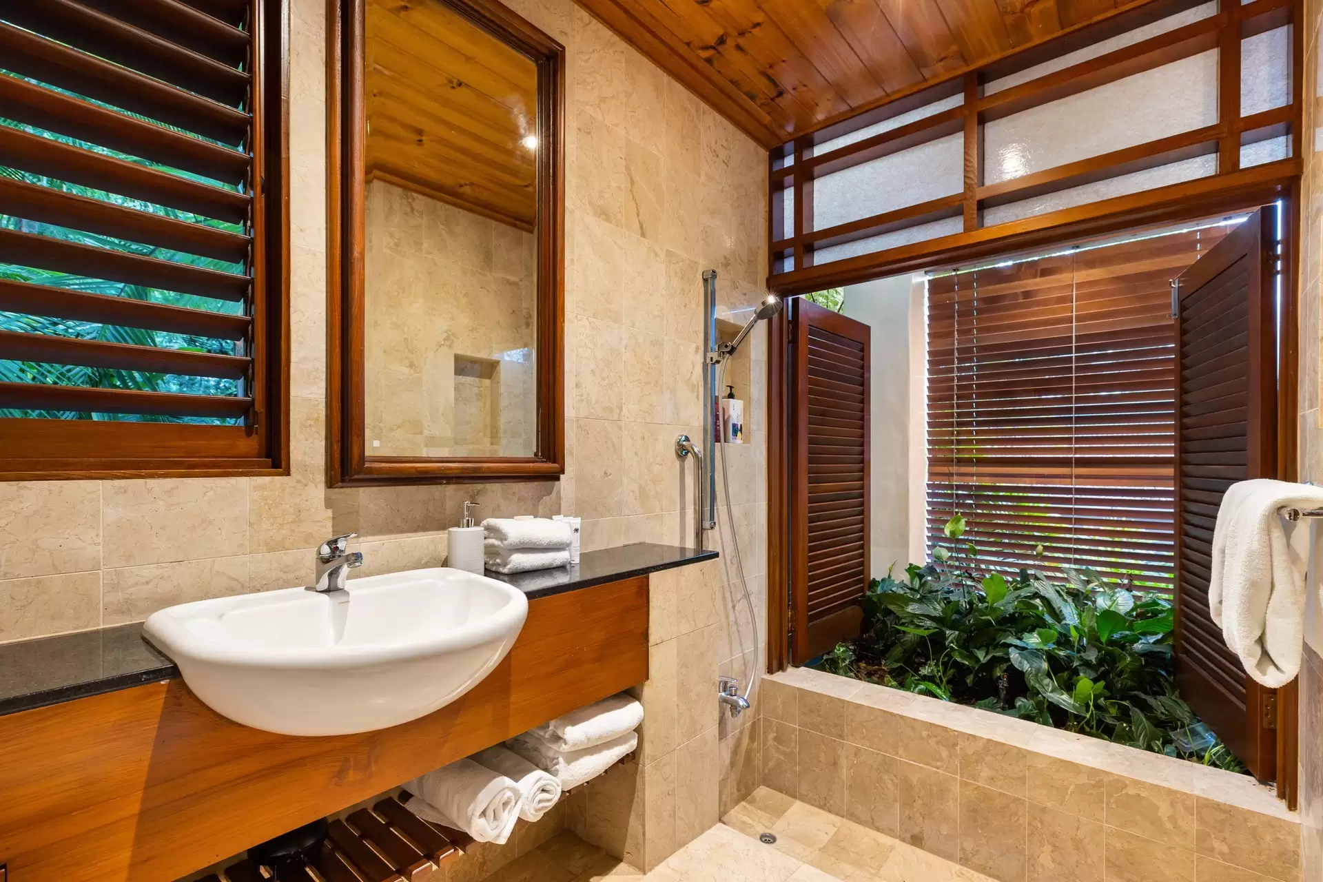 2/11 Murphy Street, Port Douglas Sold by Queensland Sotheby's International Realty - image 1