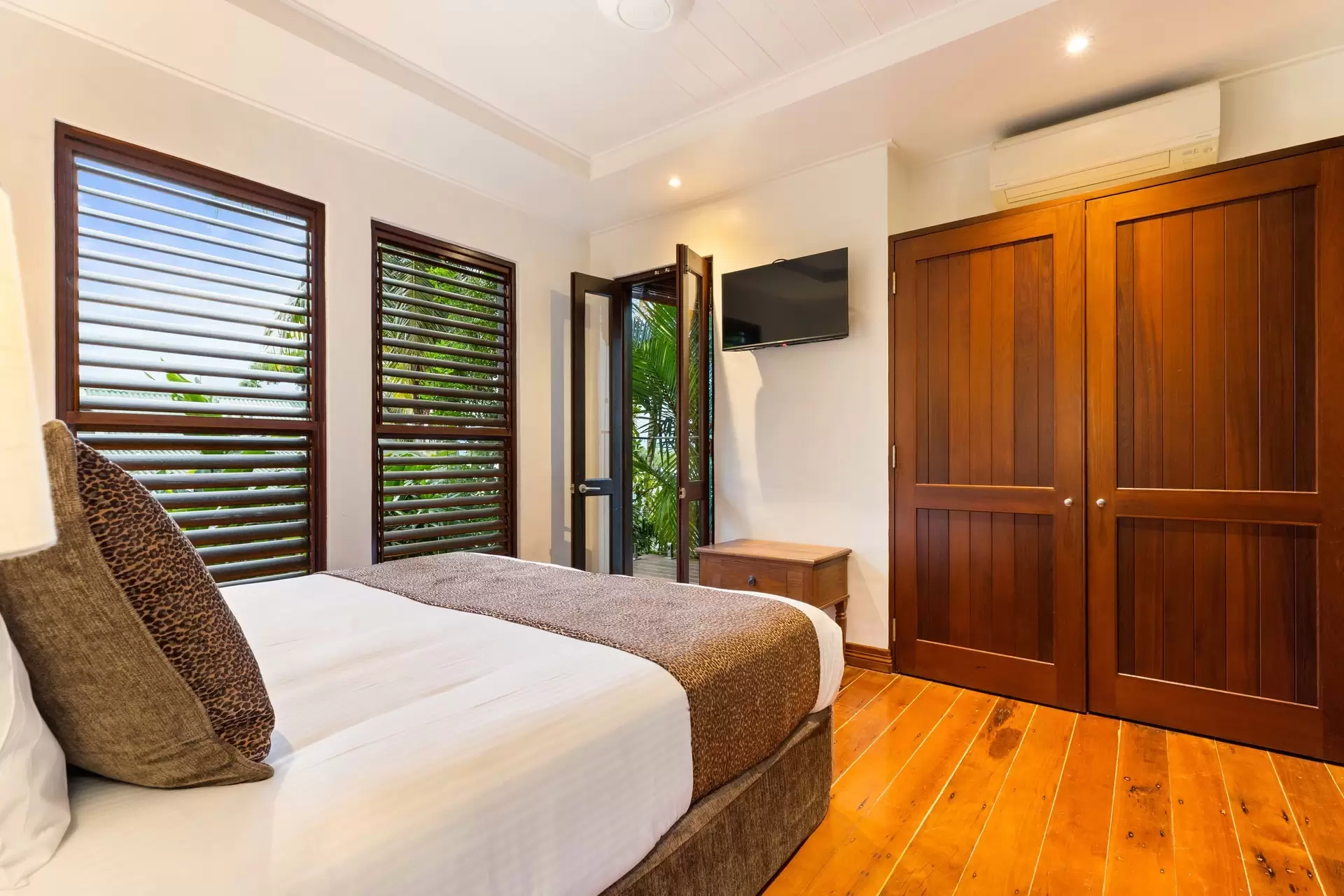 2/11 Murphy Street, Port Douglas Sold by Queensland Sotheby's International Realty - image 1
