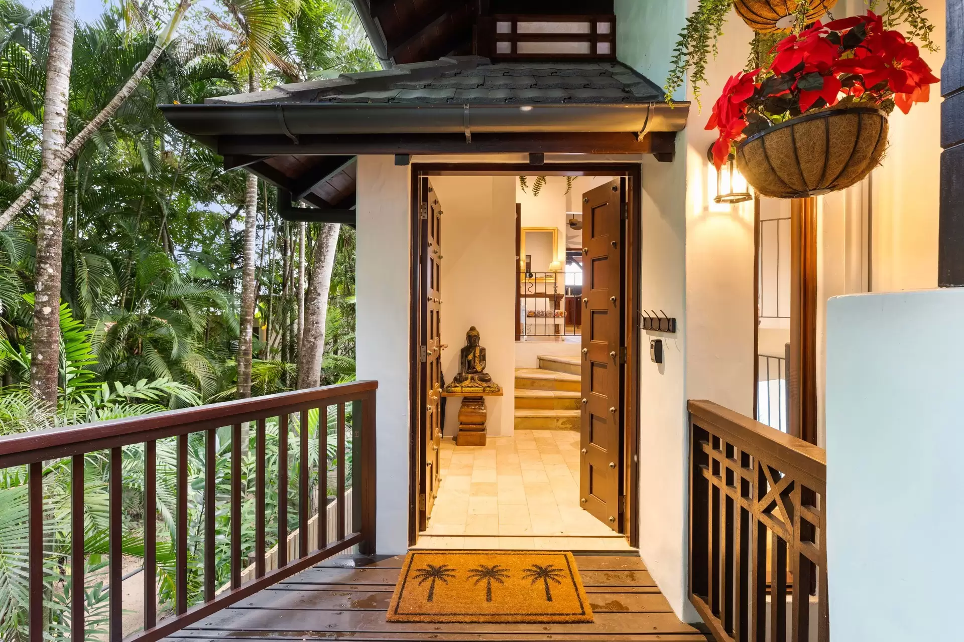 2/11 Murphy Street, Port Douglas Sold by Queensland Sotheby's International Realty - image 1