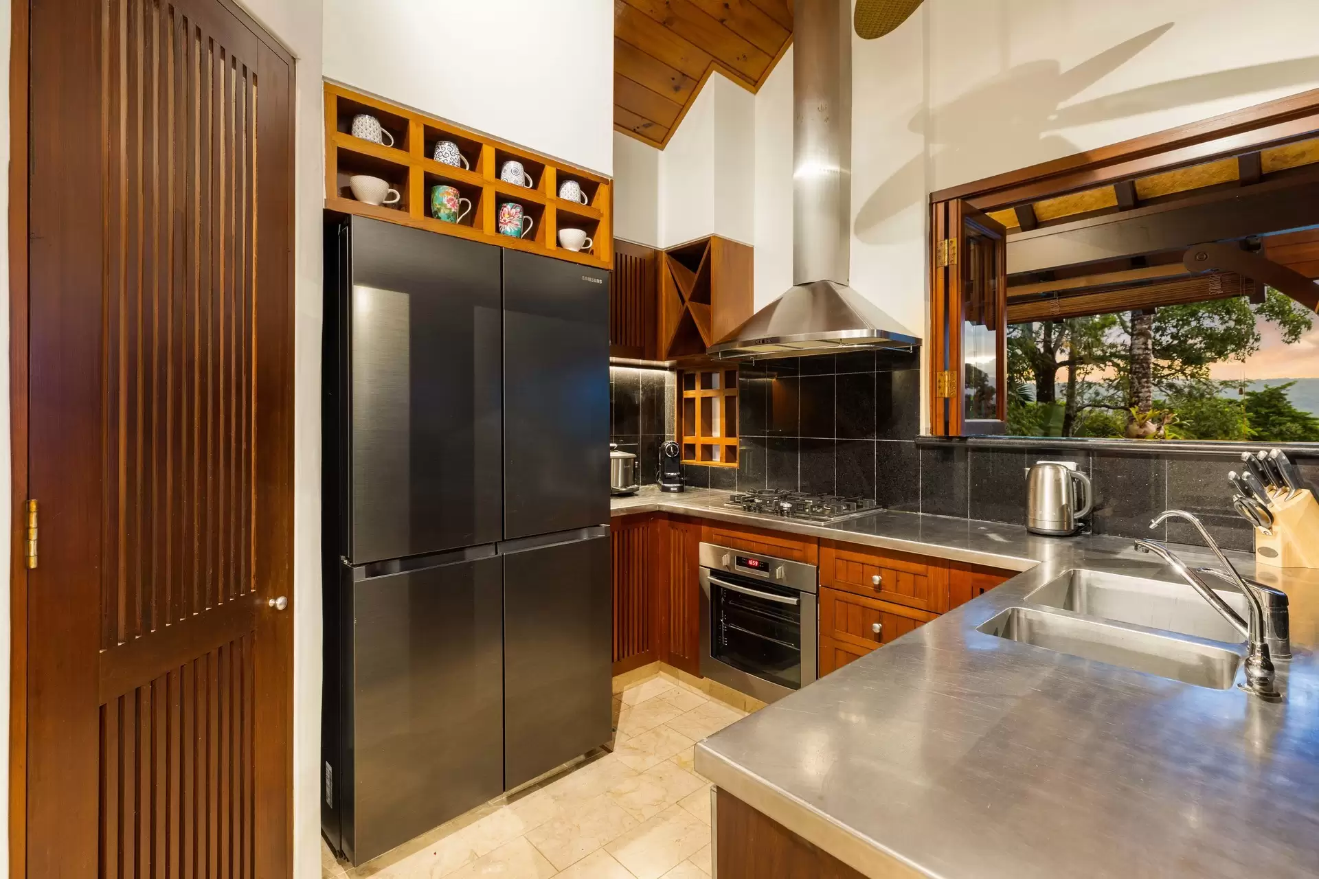2/11 Murphy Street, Port Douglas Sold by Queensland Sotheby's International Realty - image 1