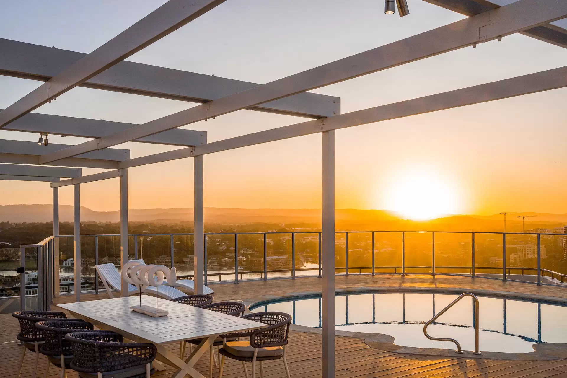 Malibu 55/3 Tedder Avenue, Main Beach Sold by Queensland Sotheby's International Realty - image 1