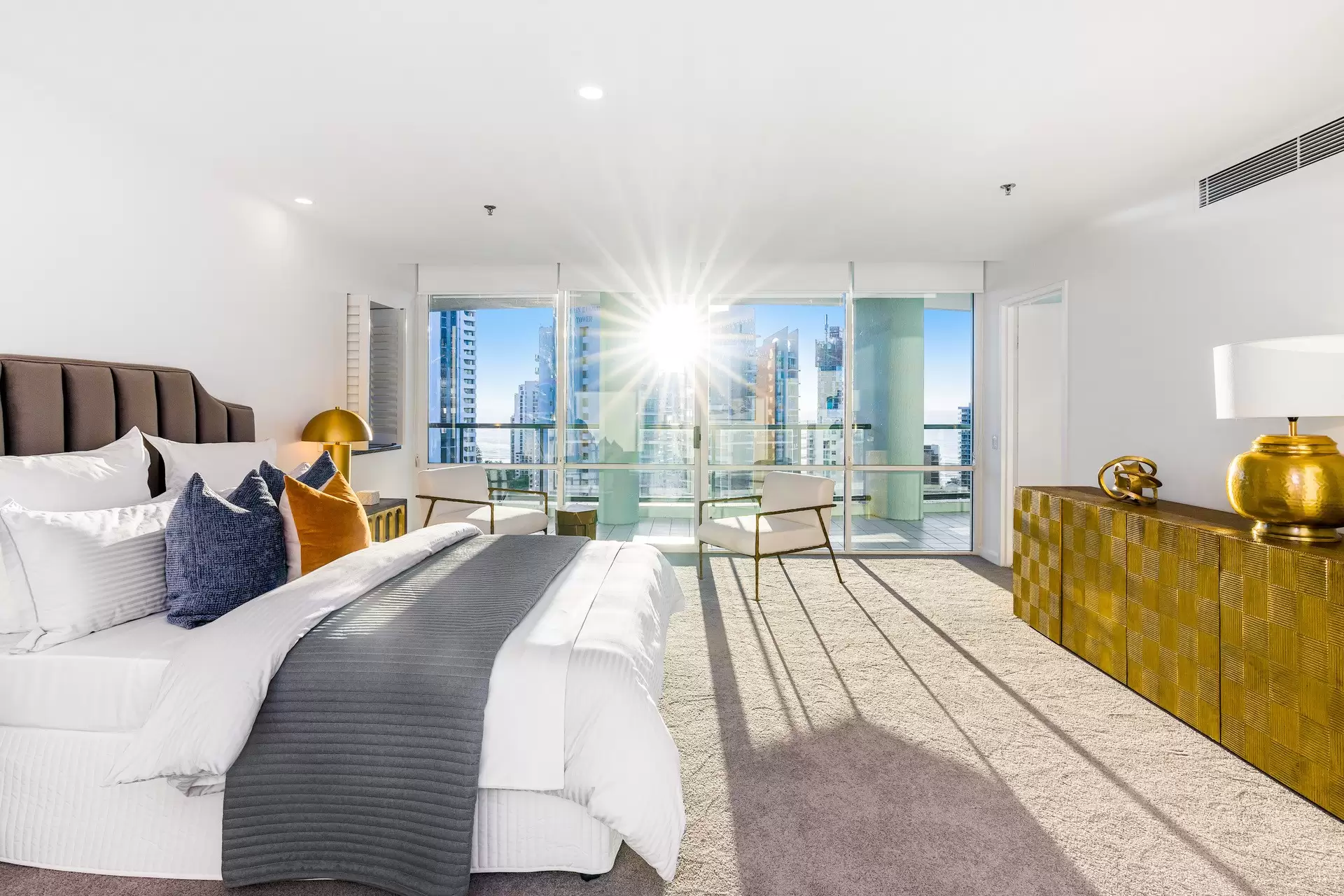 Malibu 55/3 Tedder Avenue, Main Beach Sold by Queensland Sotheby's International Realty - image 1