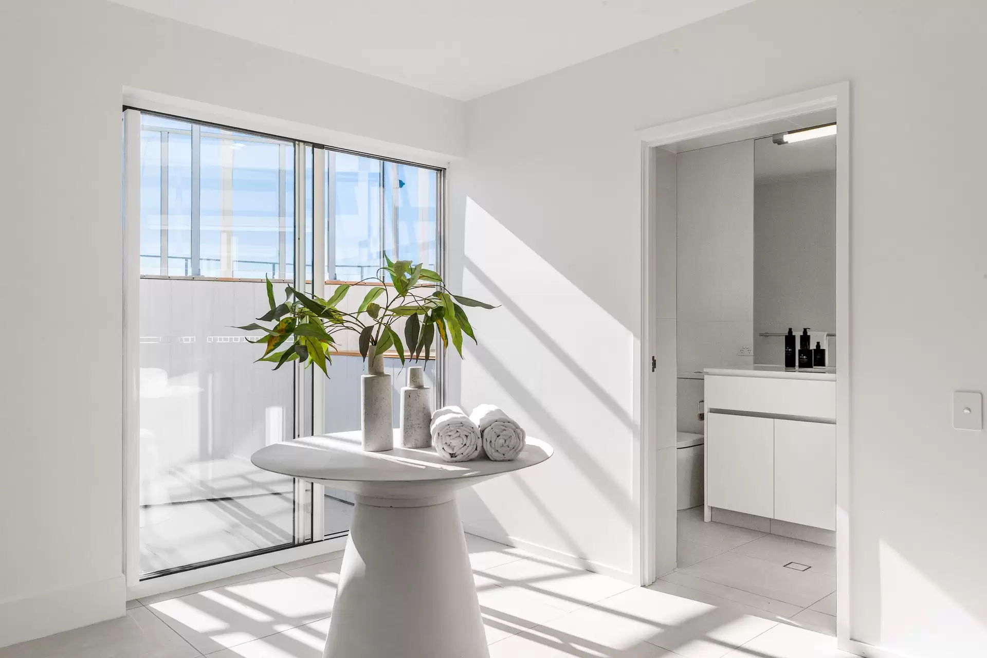 Malibu 55/3 Tedder Avenue, Main Beach Sold by Queensland Sotheby's International Realty - image 1