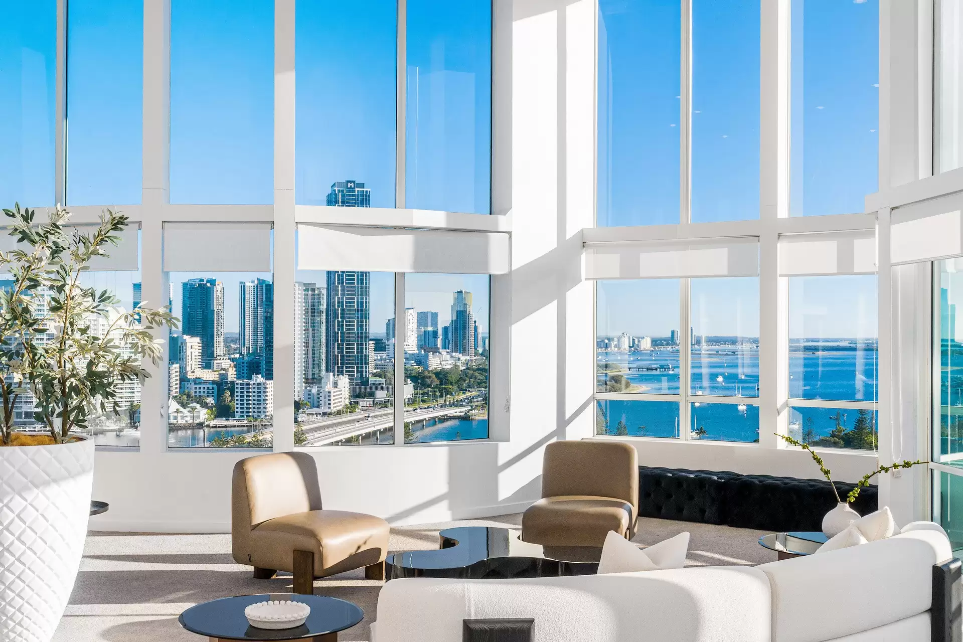 Malibu 55/3 Tedder Avenue, Main Beach Sold by Queensland Sotheby's International Realty - image 1