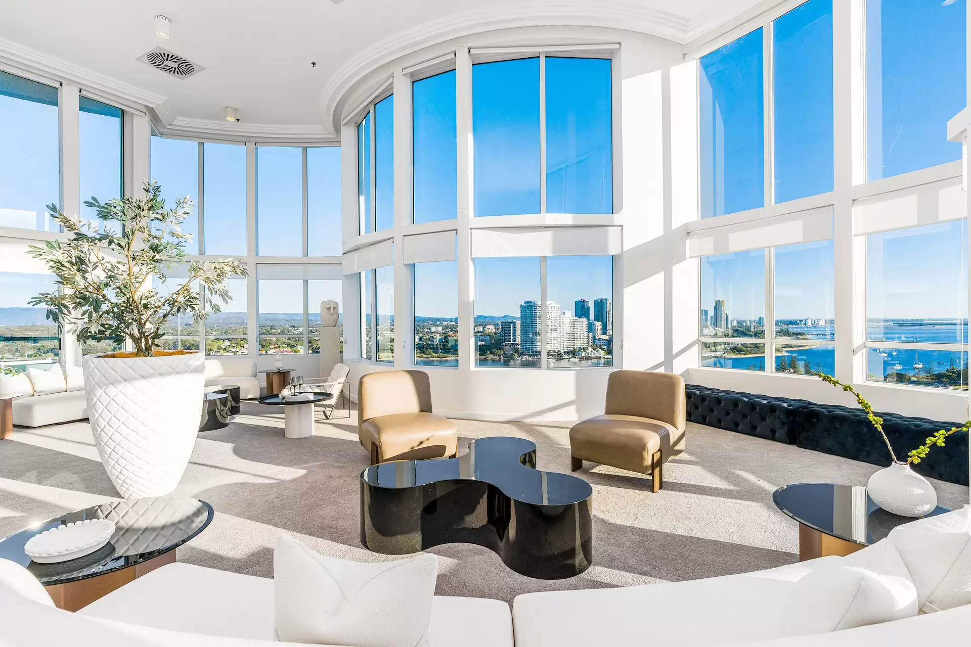 Malibu 55/3 Tedder Avenue, Main Beach Sold by Queensland Sotheby's International Realty - image 1