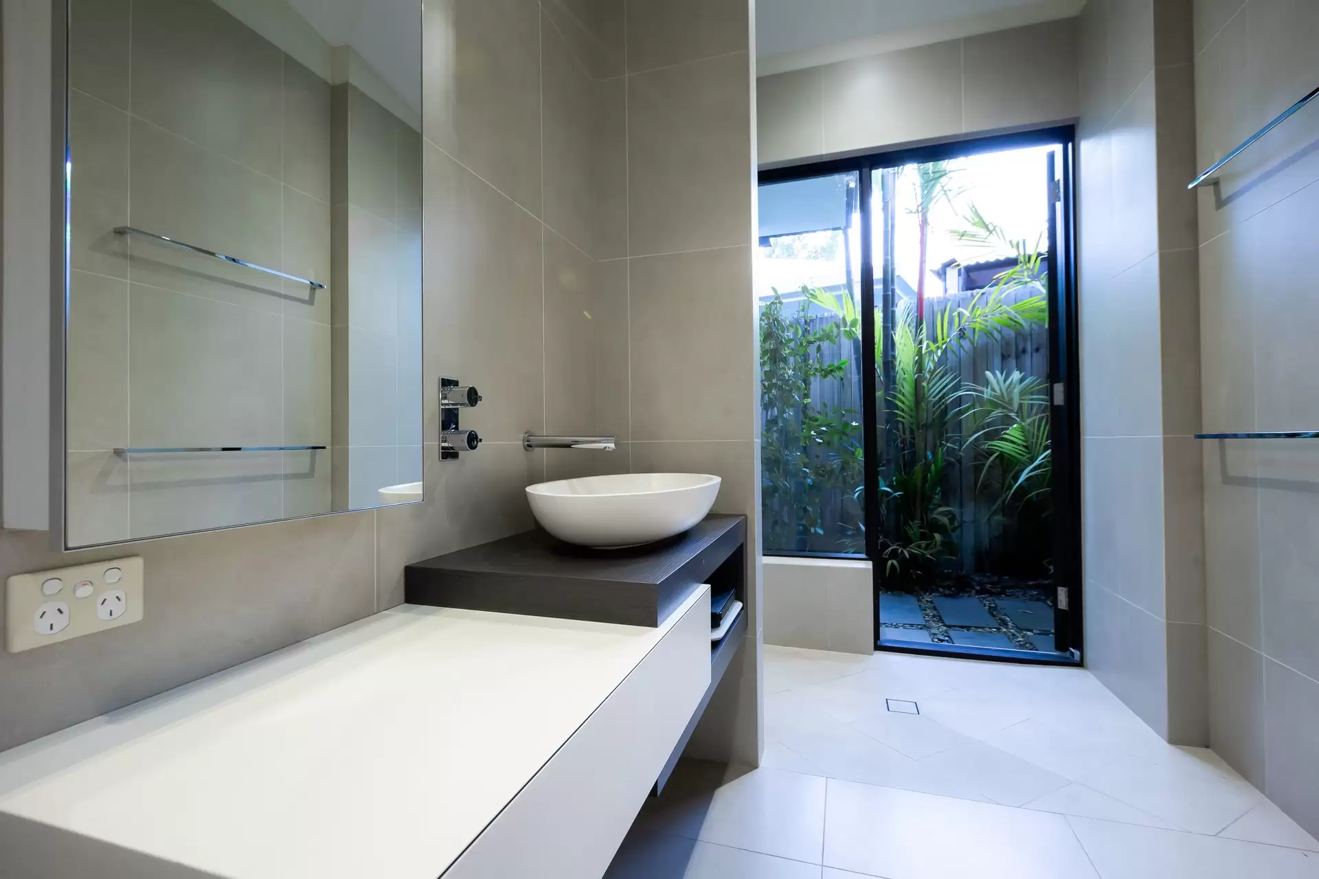 18/14-32 Barrier Street, Port Douglas Sold by Queensland Sotheby's International Realty - image 1