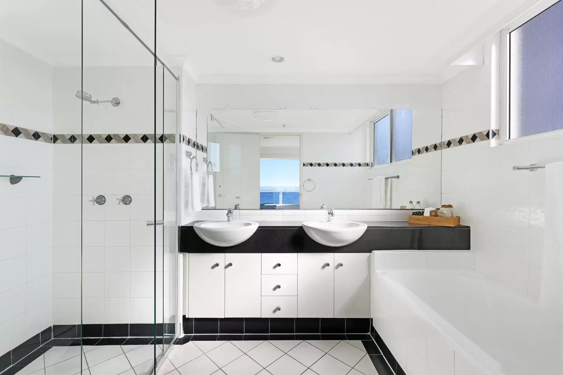Xanadu 45/59 Pacific Street, Main Beach Sold by Queensland Sotheby's International Realty - image 1