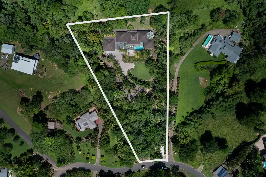 86 Stanley Drive, Cannon Valley Sold by Queensland Sotheby's International Realty - image 1