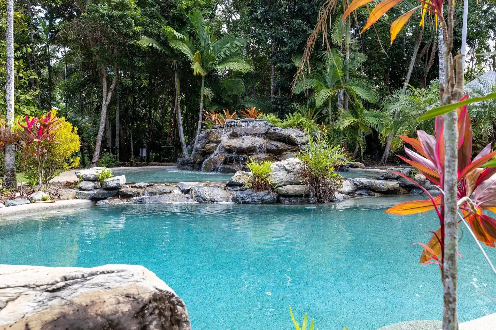 33/24-70 Nautilus Street, Port Douglas Sold by Queensland Sotheby's International Realty - image 1