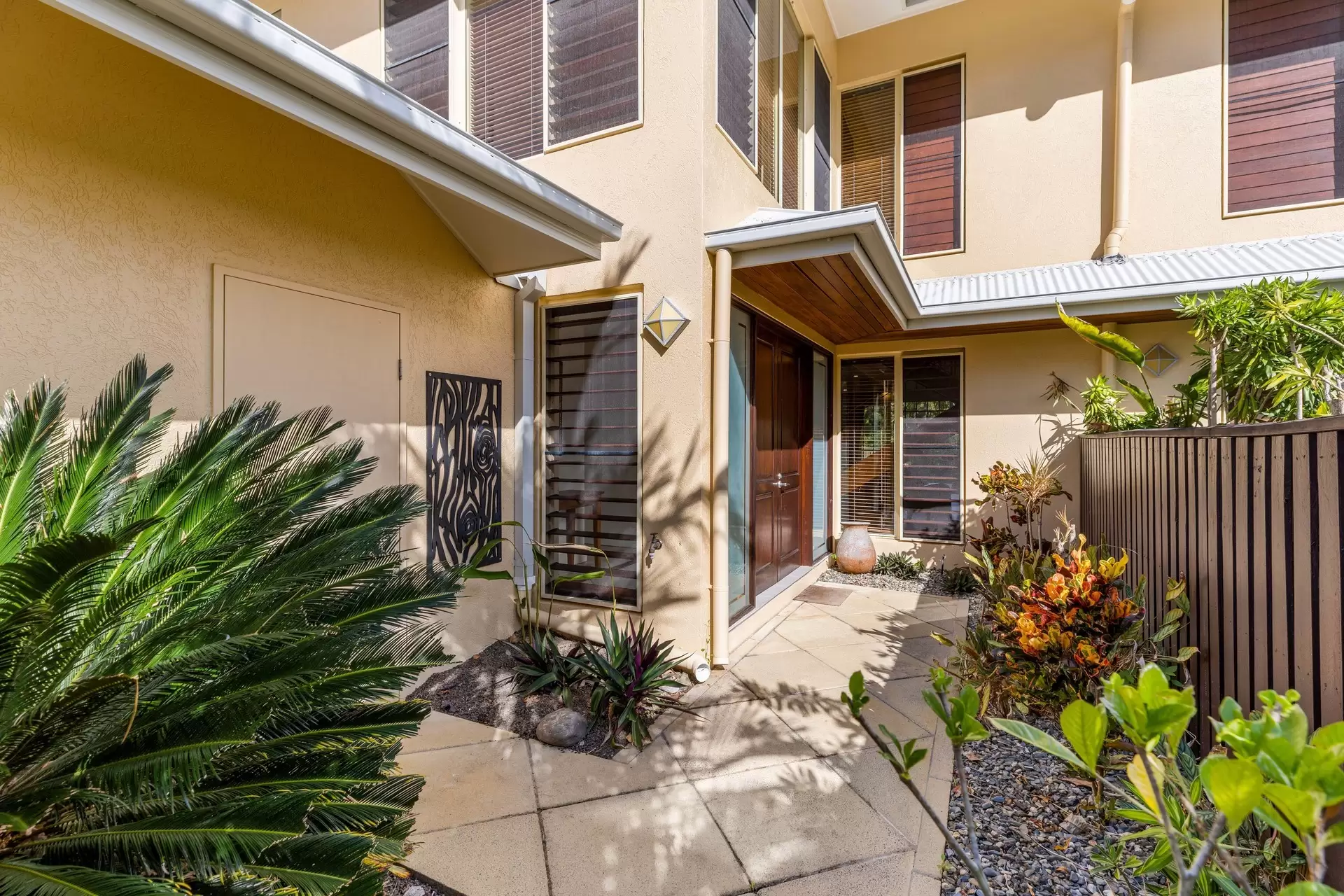33/24-70 Nautilus Street, Port Douglas Sold by Queensland Sotheby's International Realty - image 1