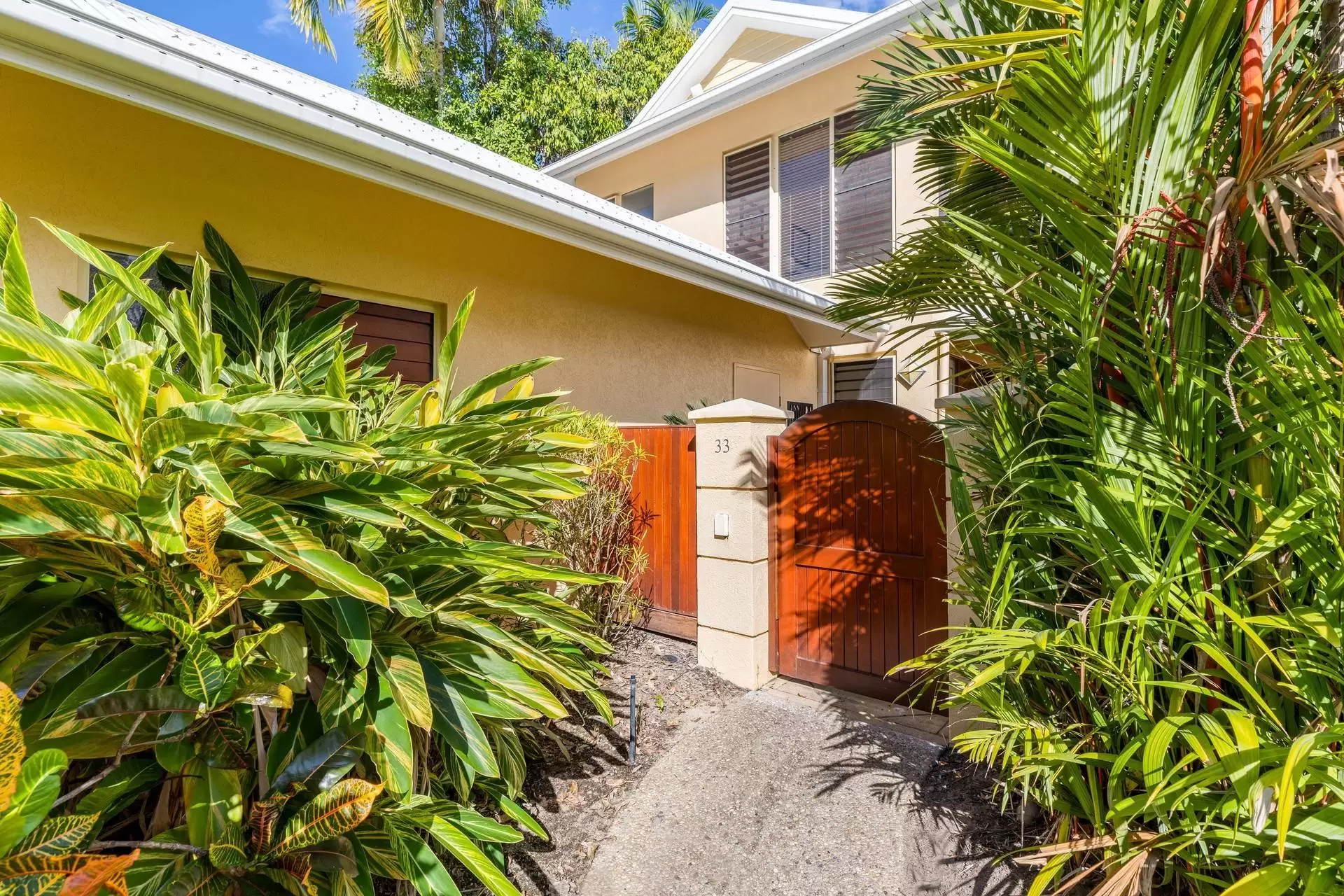 33/24-70 Nautilus Street, Port Douglas Sold by Queensland Sotheby's International Realty - image 1