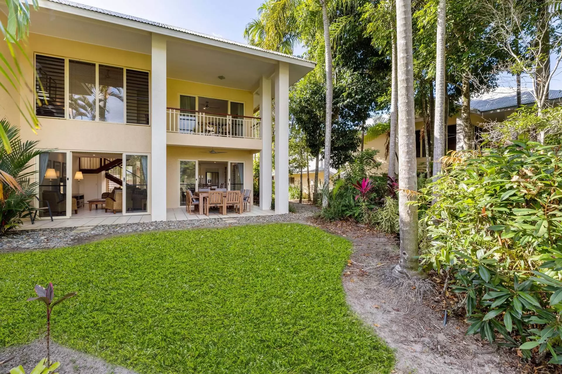 33/24-70 Nautilus Street, Port Douglas Sold by  - image 1