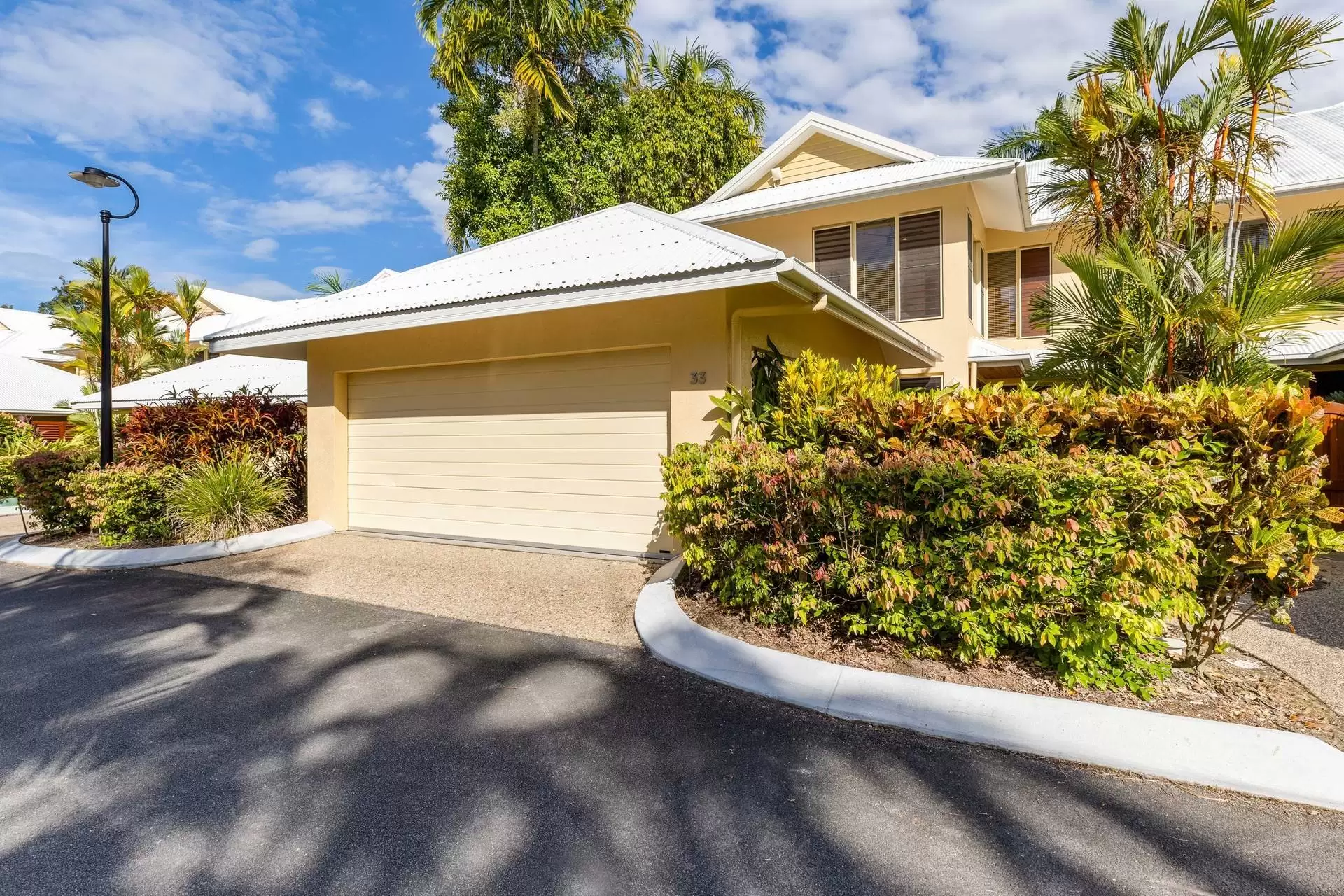 33/24-70 Nautilus Street, Port Douglas Sold by Queensland Sotheby's International Realty - image 1