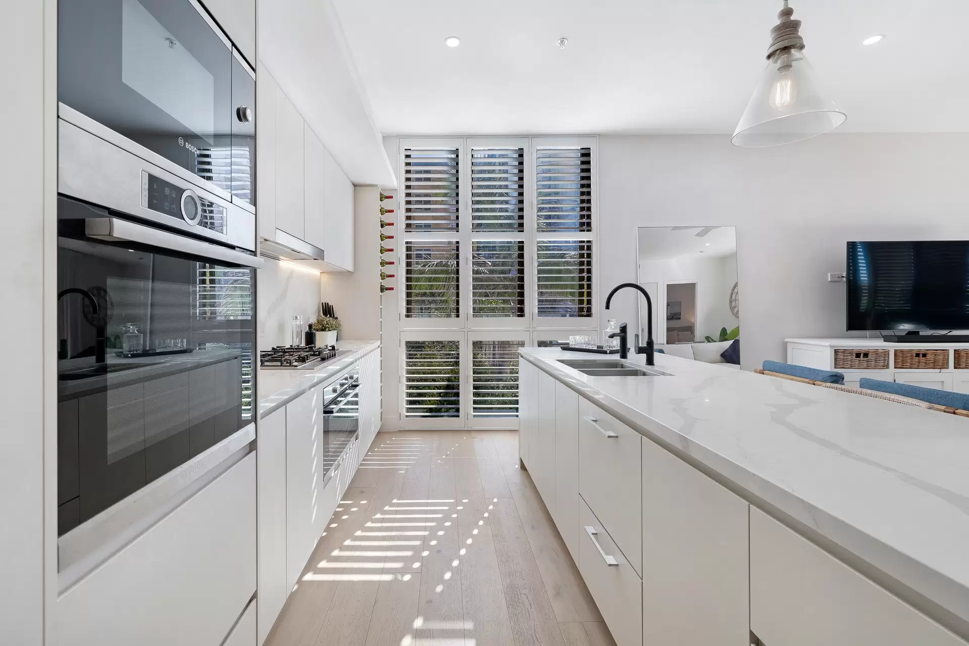 201/5 Pacific Street, Main Beach Sold by  - image 1