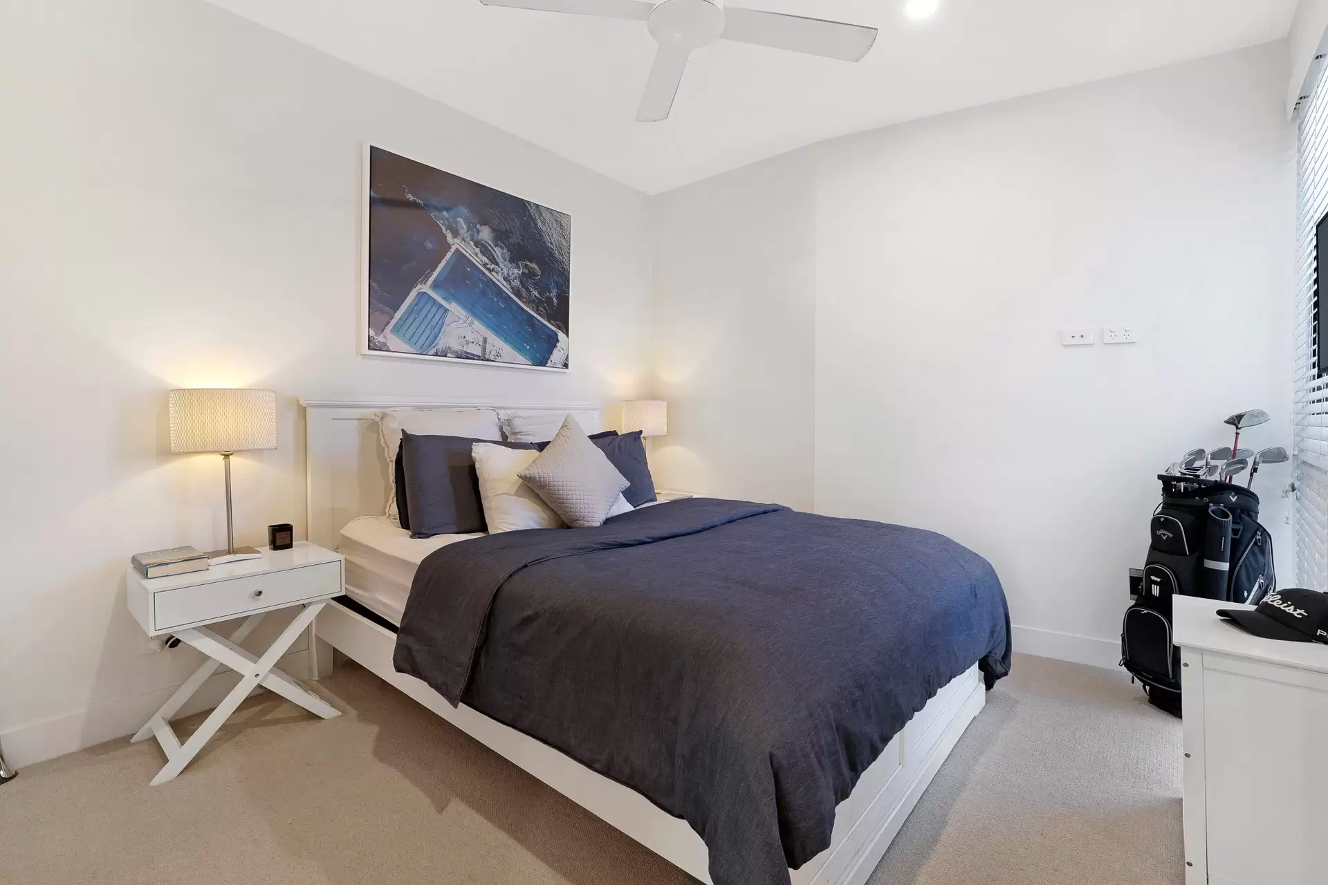 201/5 Pacific Street, Main Beach Sold by  - image 1
