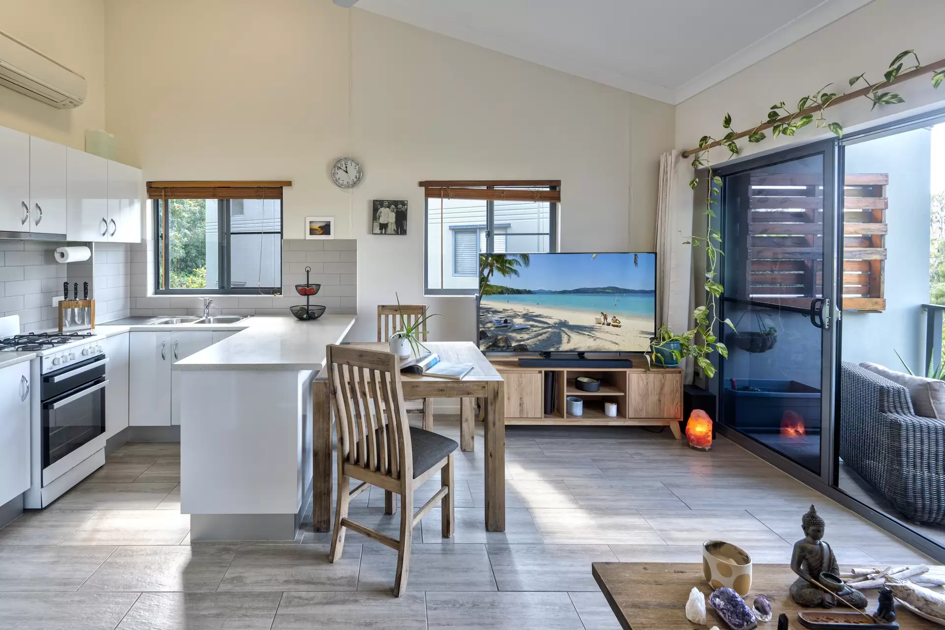 H/5 Eastview Lane, Hamilton Island Sold by Queensland Sotheby's International Realty - image 1