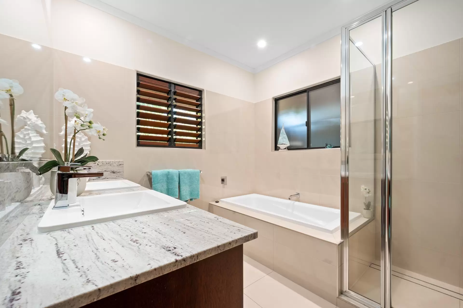 9 Bellview Close, Cannon Valley Sold by Queensland Sotheby's International Realty - image 1
