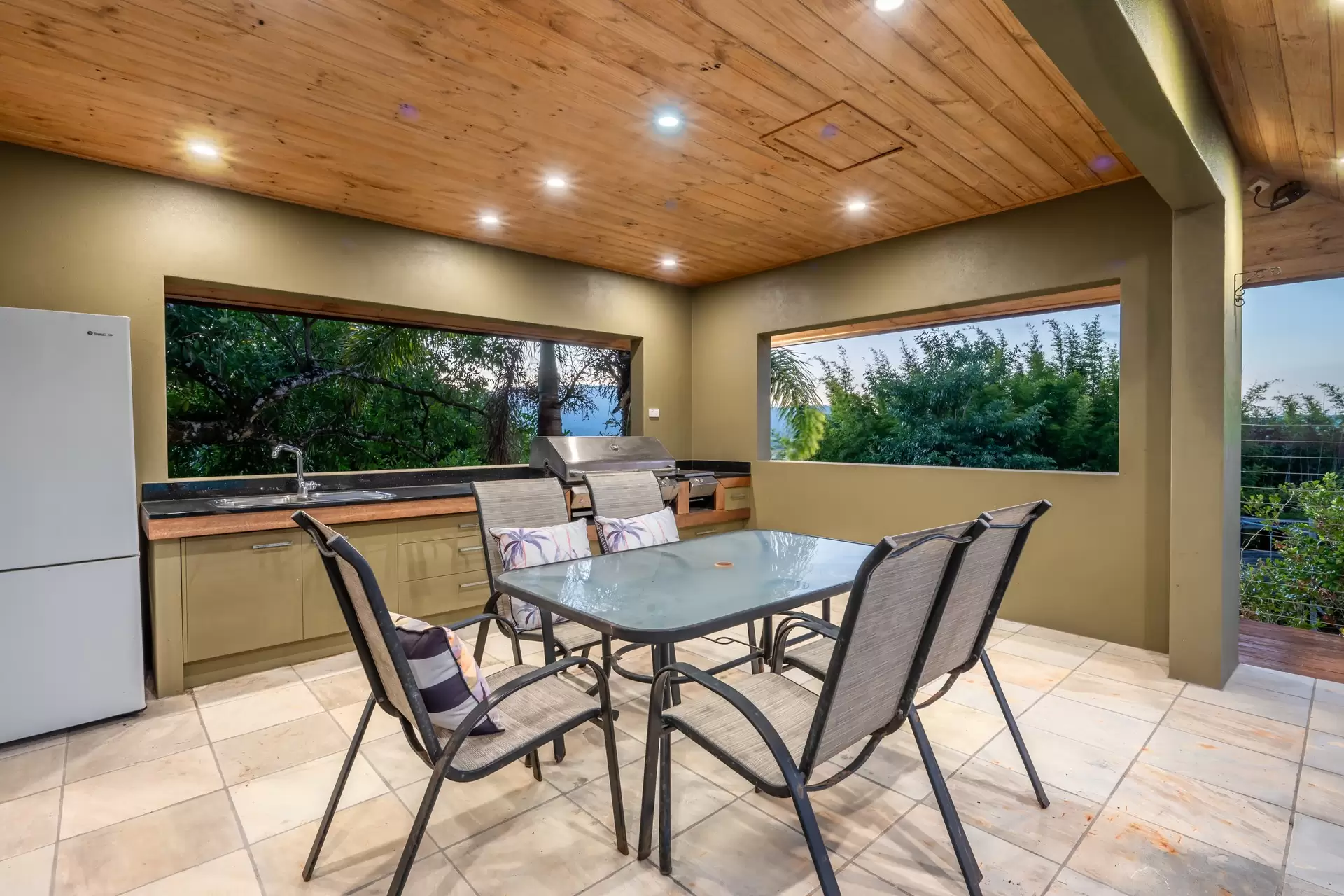 9 Bellview Close, Cannon Valley Sold by Queensland Sotheby's International Realty - image 1