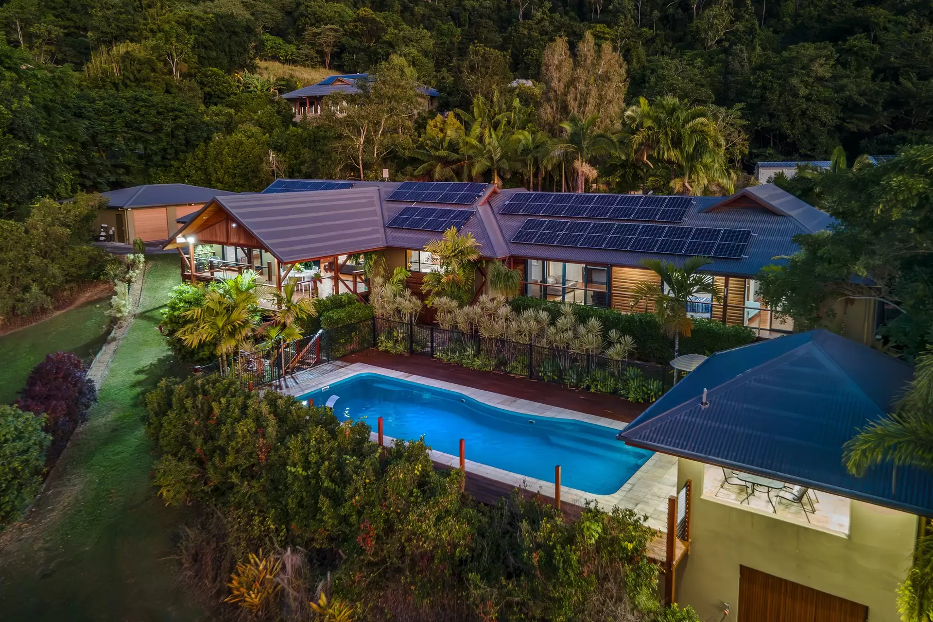 9 Bellview Close, Cannon Valley Sold by Queensland Sotheby's International Realty - image 1
