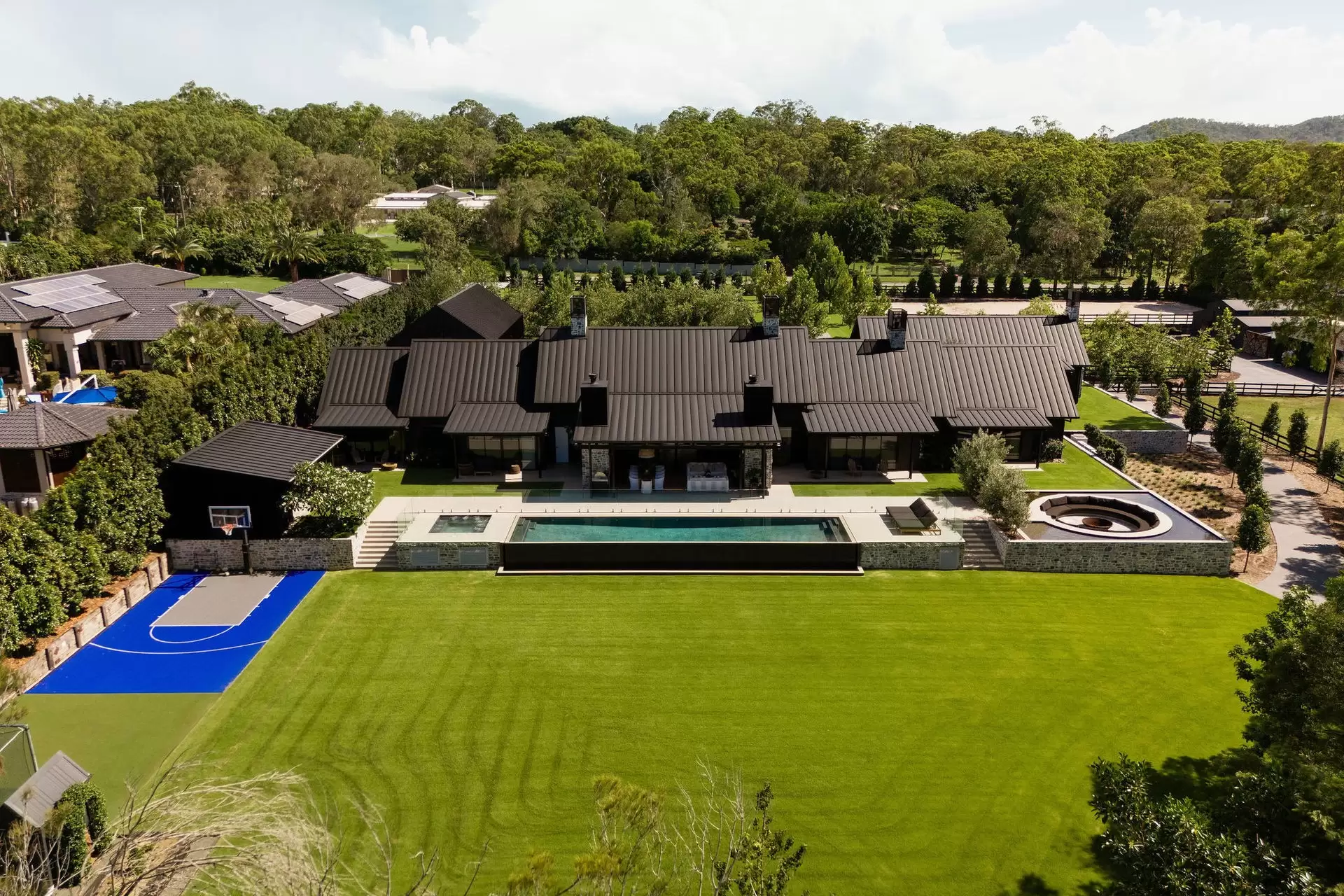 598 London Road, Chandler Sold by Queensland Sotheby's International Realty - image 1