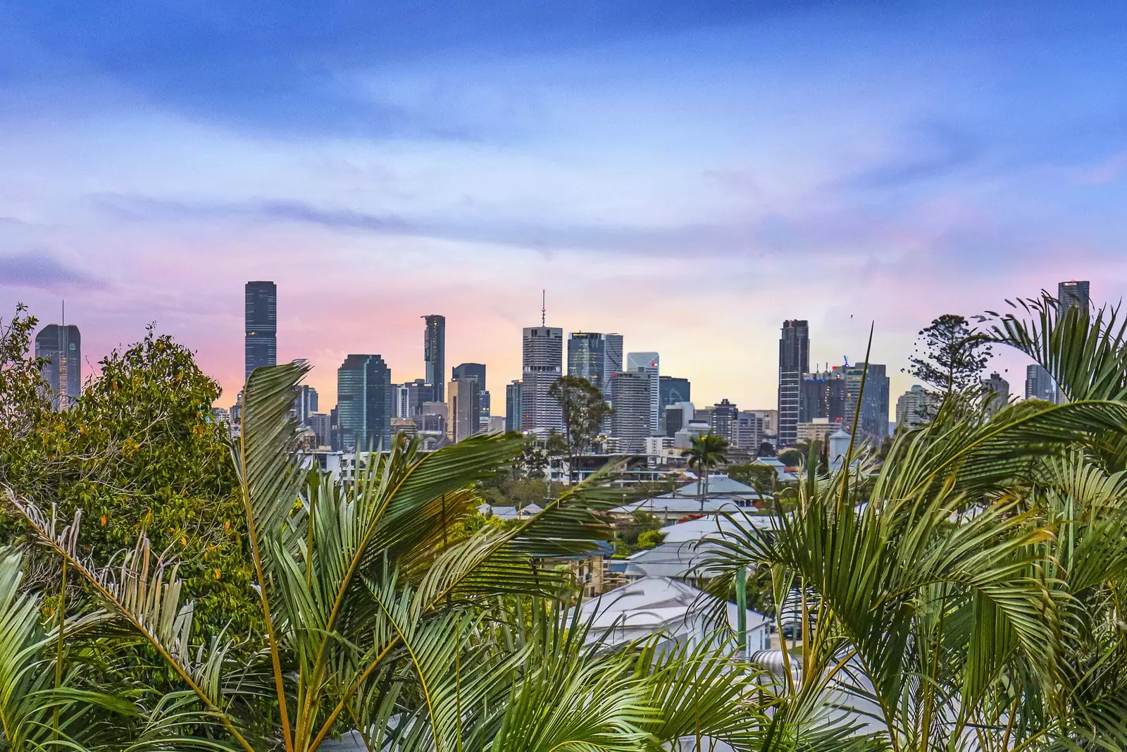 4/76 Miles Street, Hawthorne Sold by Queensland Sotheby's International Realty - image 1