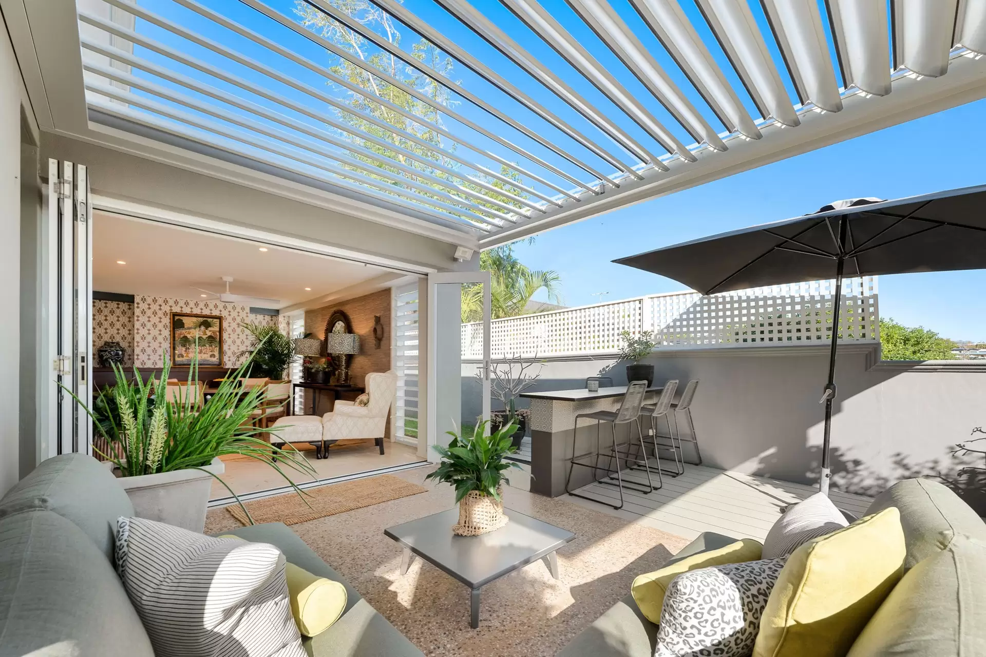 4/76 Miles Street, Hawthorne Sold by  - image 1