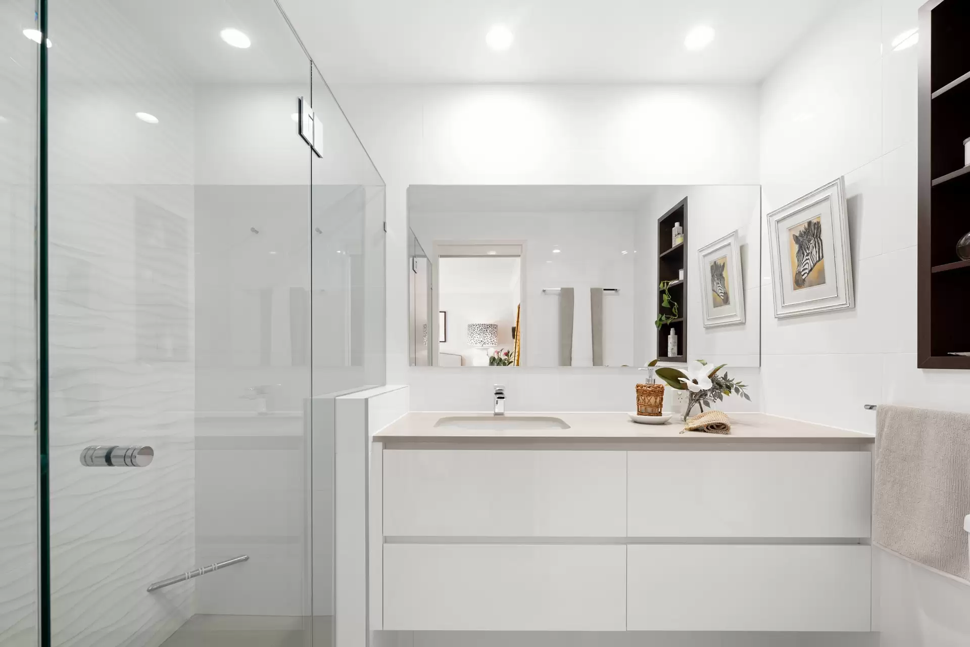 4/76 Miles Street, Hawthorne Sold by Queensland Sotheby's International Realty - image 1