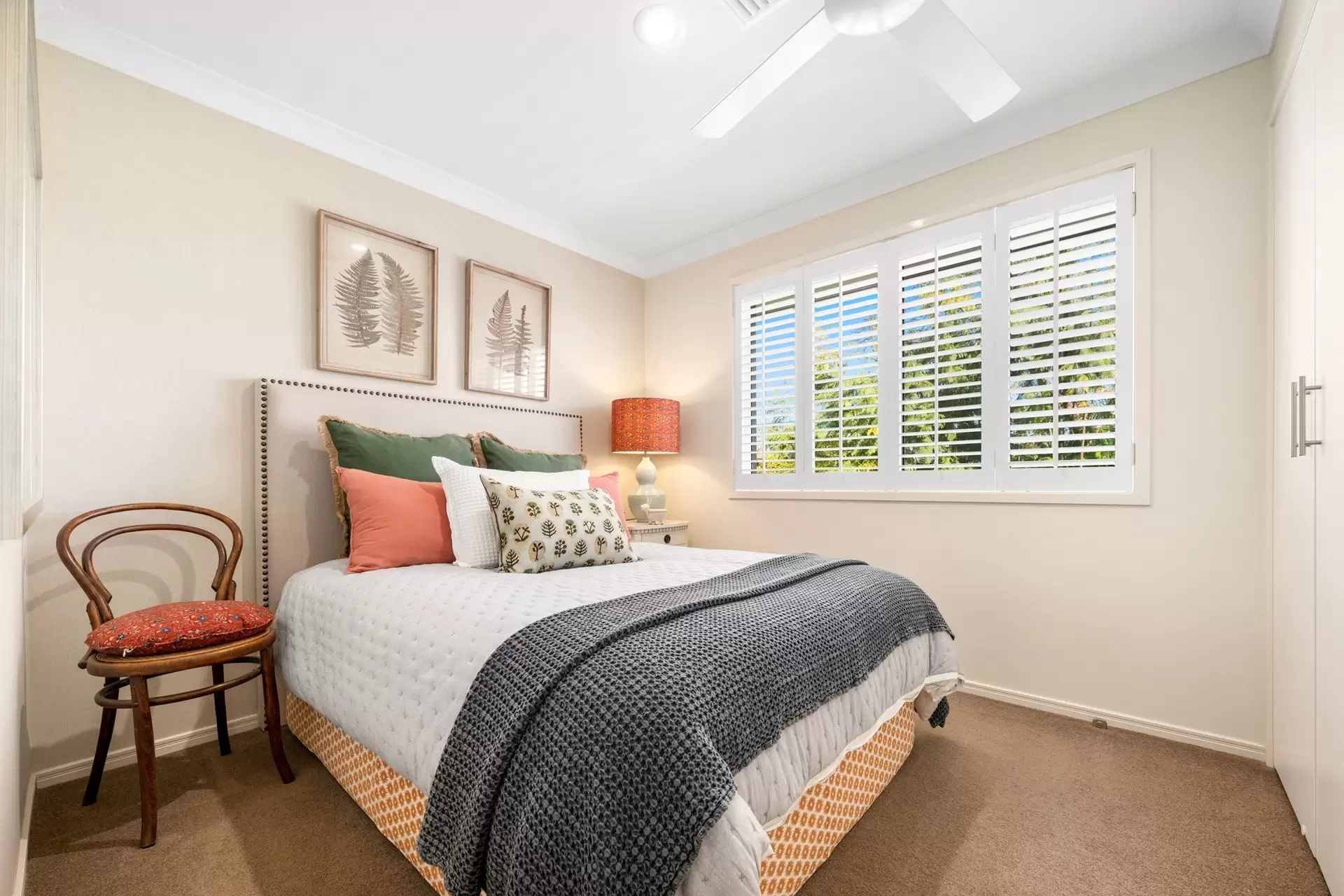 4/76 Miles Street, Hawthorne Sold by Queensland Sotheby's International Realty - image 1