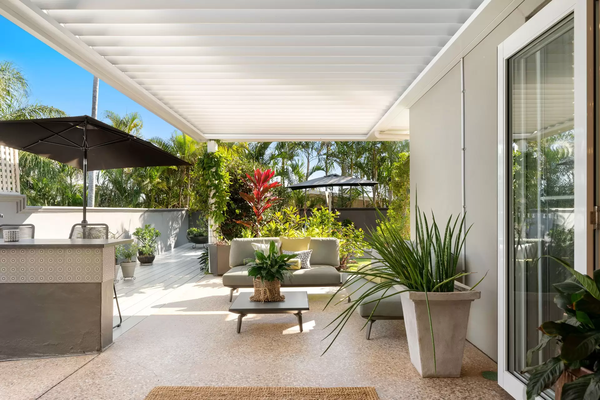 4/76 Miles Street, Hawthorne Sold by  - image 1