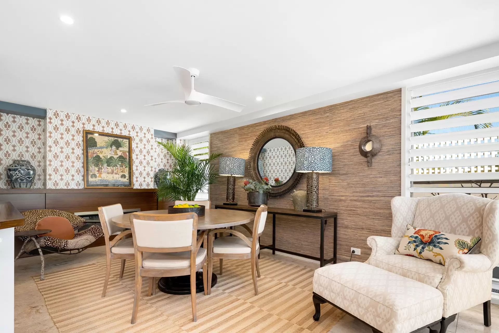 4/76 Miles Street, Hawthorne Sold by Queensland Sotheby's International Realty - image 1