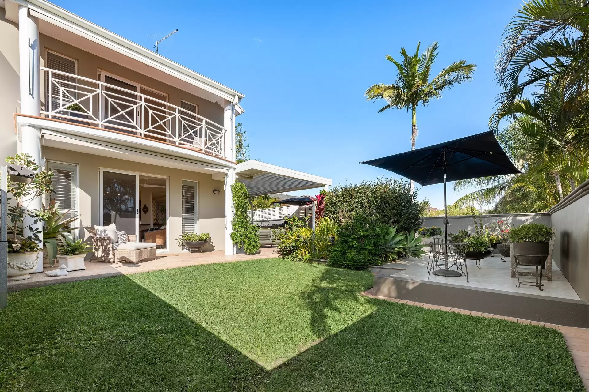 4/76 Miles Street, Hawthorne Sold by  - image 1