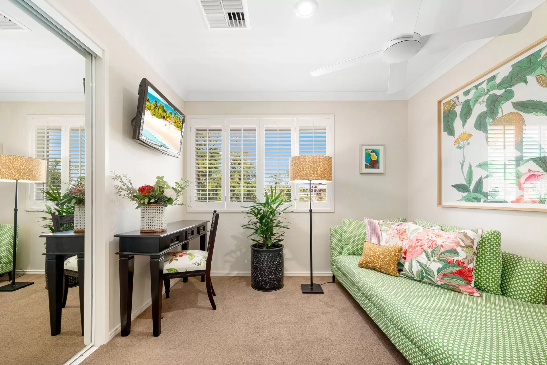 4/76 Miles Street, Hawthorne Sold by Queensland Sotheby's International Realty - image 1