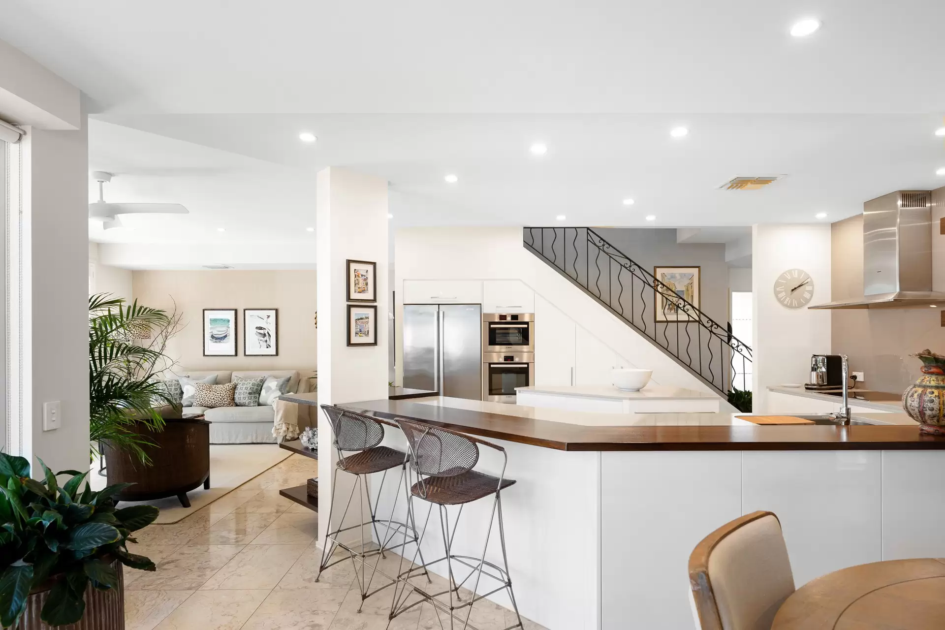 4/76 Miles Street, Hawthorne Sold by  - image 1