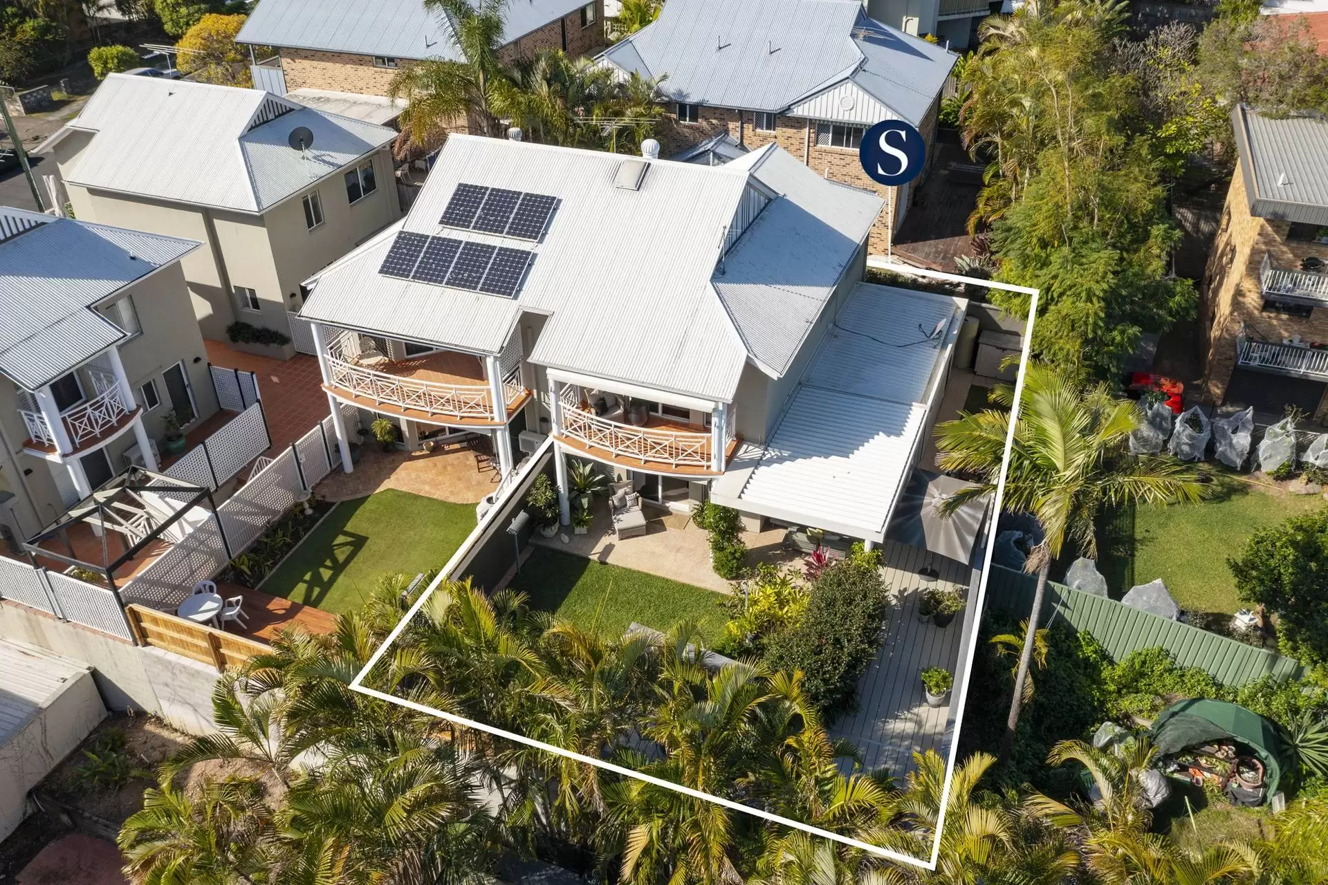 4/76 Miles Street, Hawthorne Sold by Queensland Sotheby's International Realty - image 1