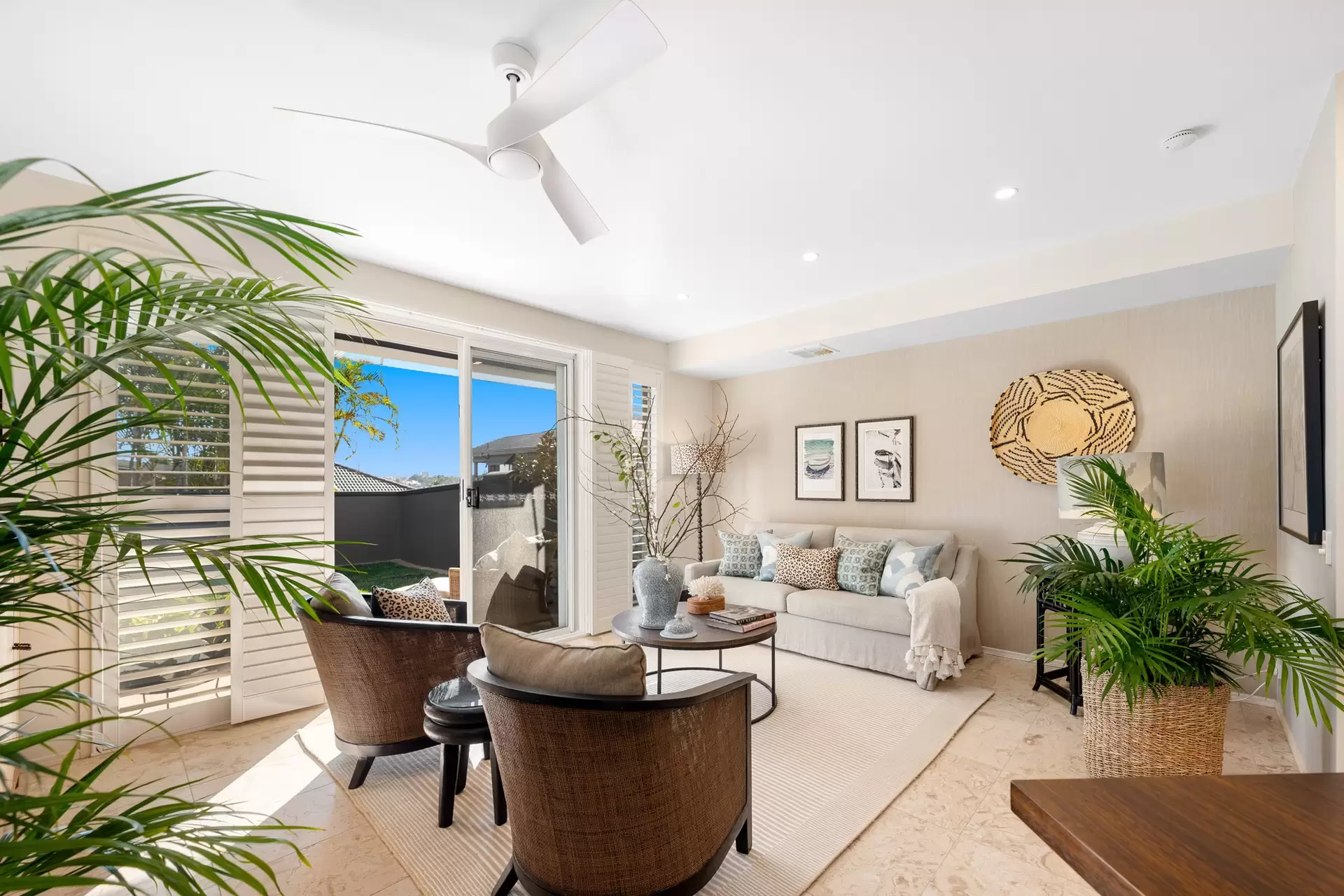 4/76 Miles Street, Hawthorne Sold by Queensland Sotheby's International Realty - image 1