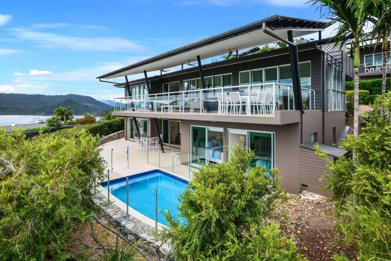 Peninsula 1, 18 Whitsunday Boulevard, Hamilton Island Sold by Queensland Sotheby's International Realty - image 1