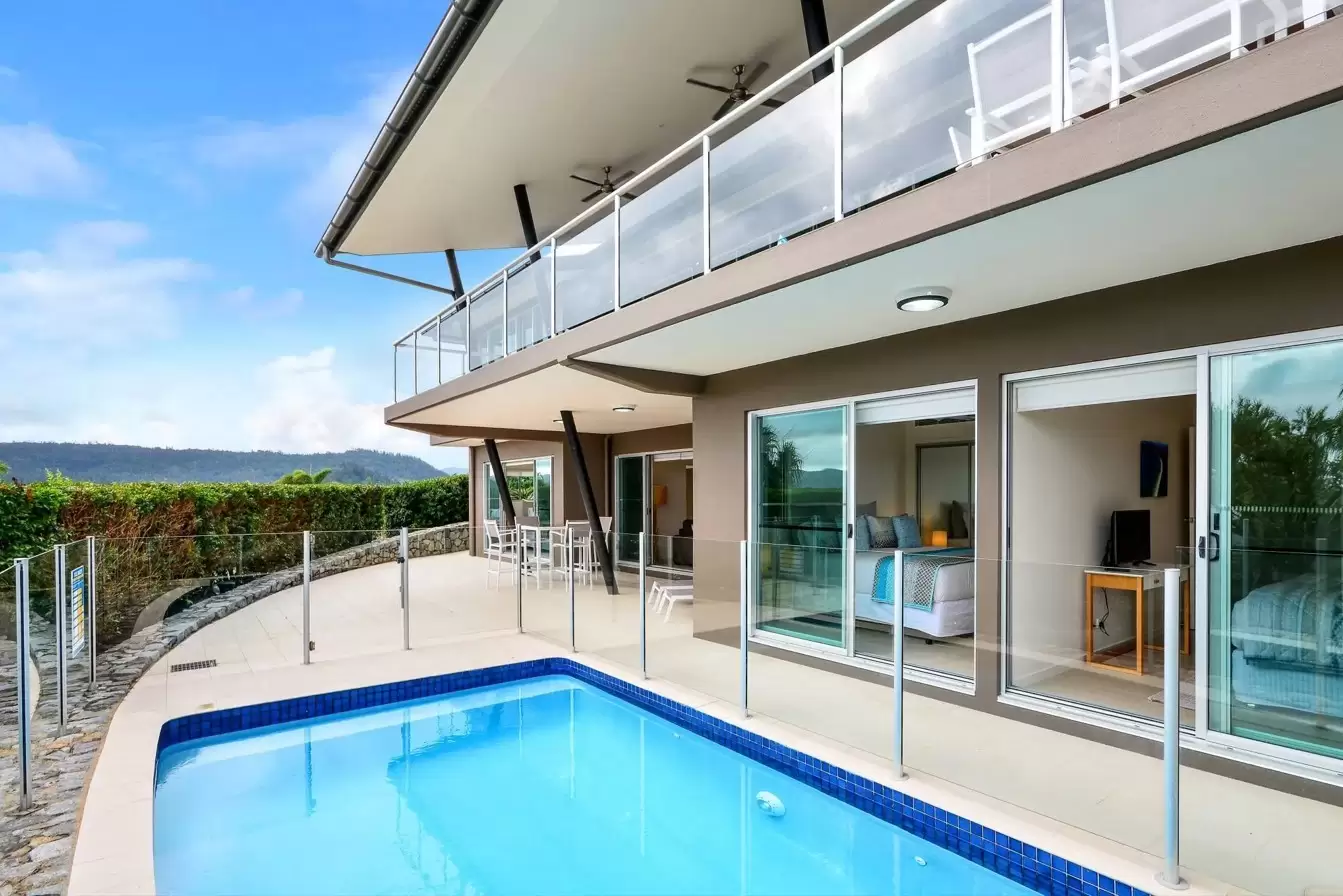 Peninsula 1, 18 Whitsunday Boulevard, Hamilton Island Sold by Queensland Sotheby's International Realty - image 1