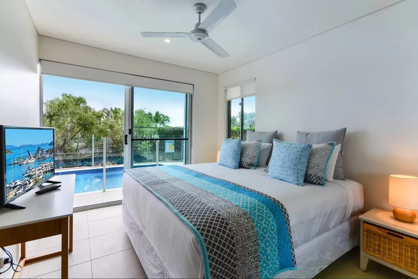 Peninsula 1, 18 Whitsunday Boulevard, Hamilton Island Sold by Queensland Sotheby's International Realty - image 1