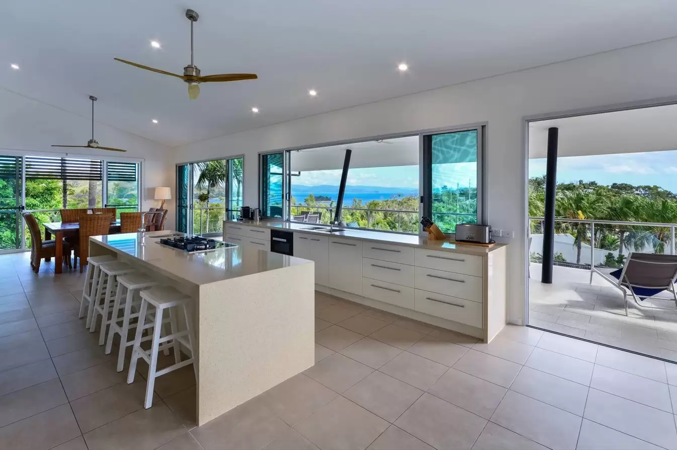 Peninsula 1, 18 Whitsunday Boulevard, Hamilton Island Sold by Queensland Sotheby's International Realty - image 1