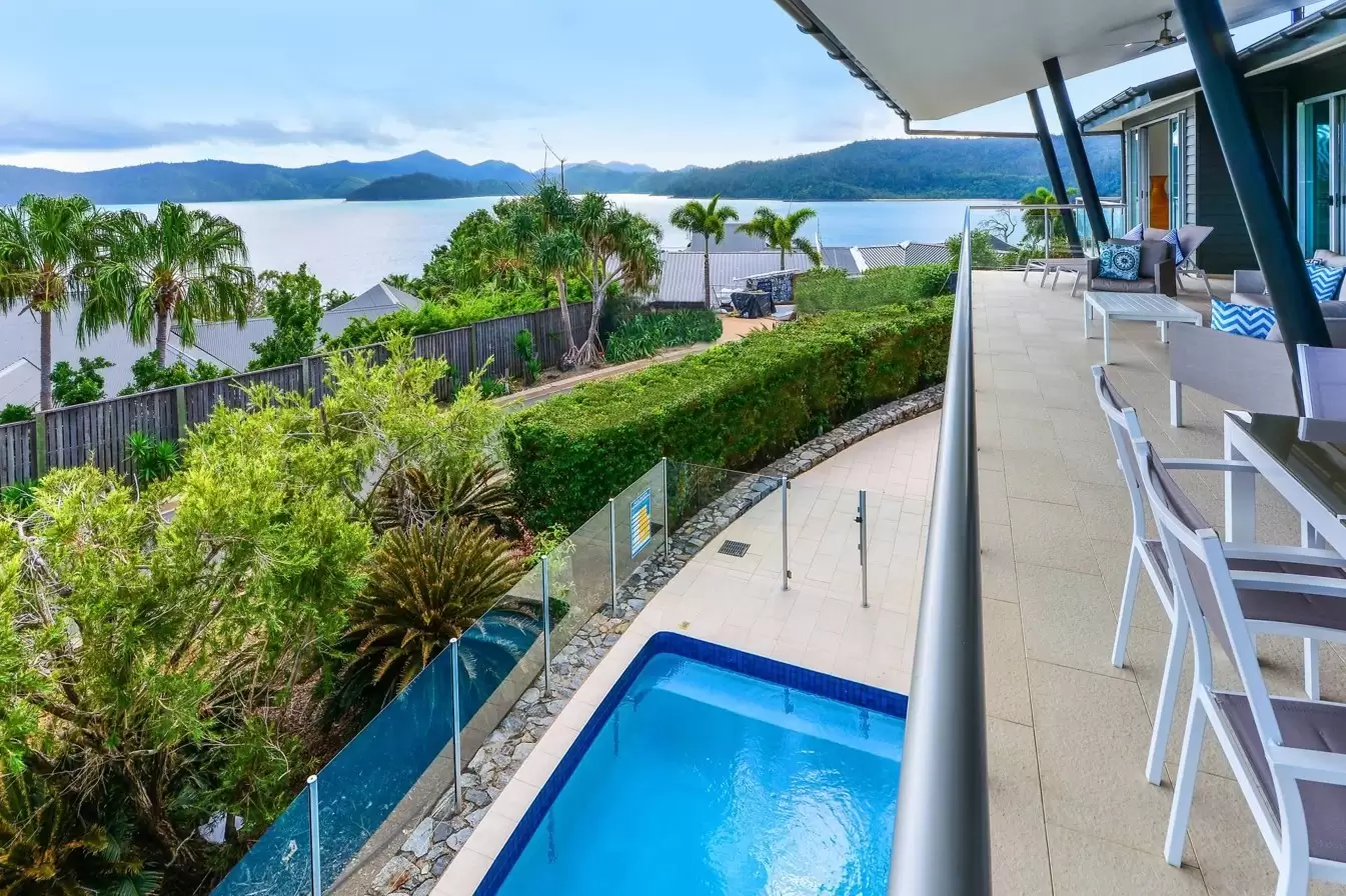Peninsula 1, 18 Whitsunday Boulevard, Hamilton Island Sold by Queensland Sotheby's International Realty - image 1