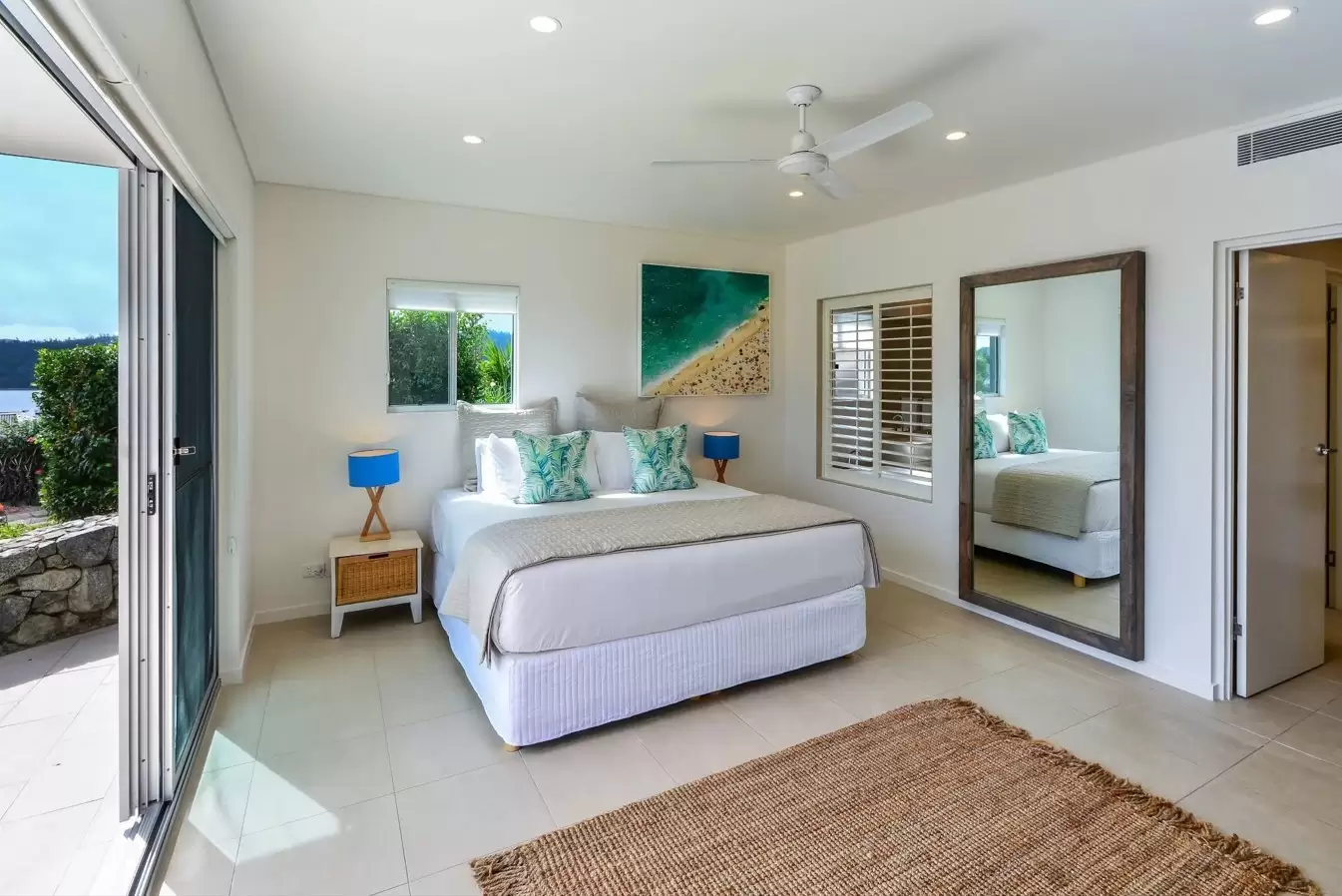 Peninsula 1, 18 Whitsunday Boulevard, Hamilton Island Sold by Queensland Sotheby's International Realty - image 1