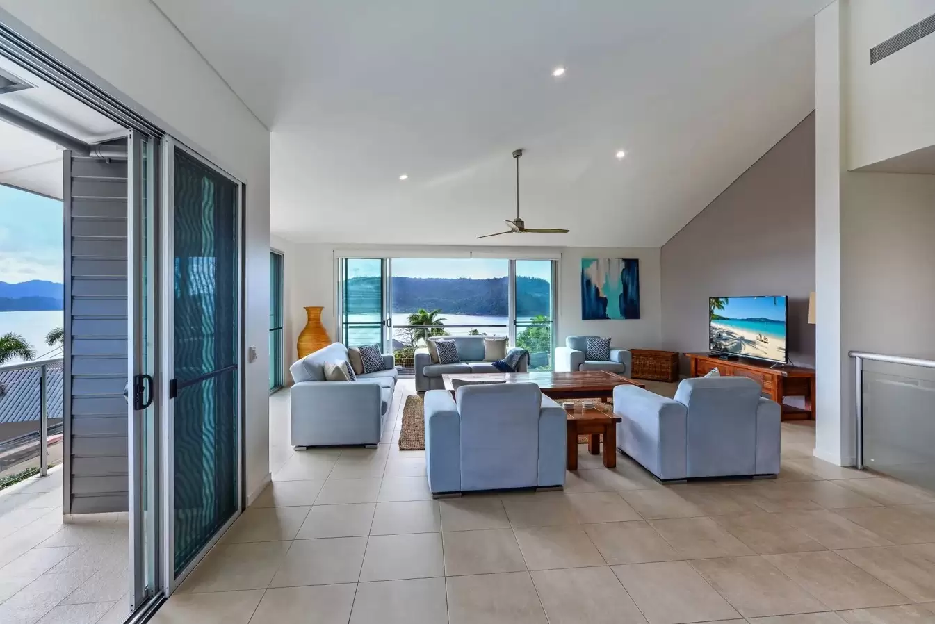 Peninsula 1, 18 Whitsunday Boulevard, Hamilton Island Sold by Queensland Sotheby's International Realty - image 1