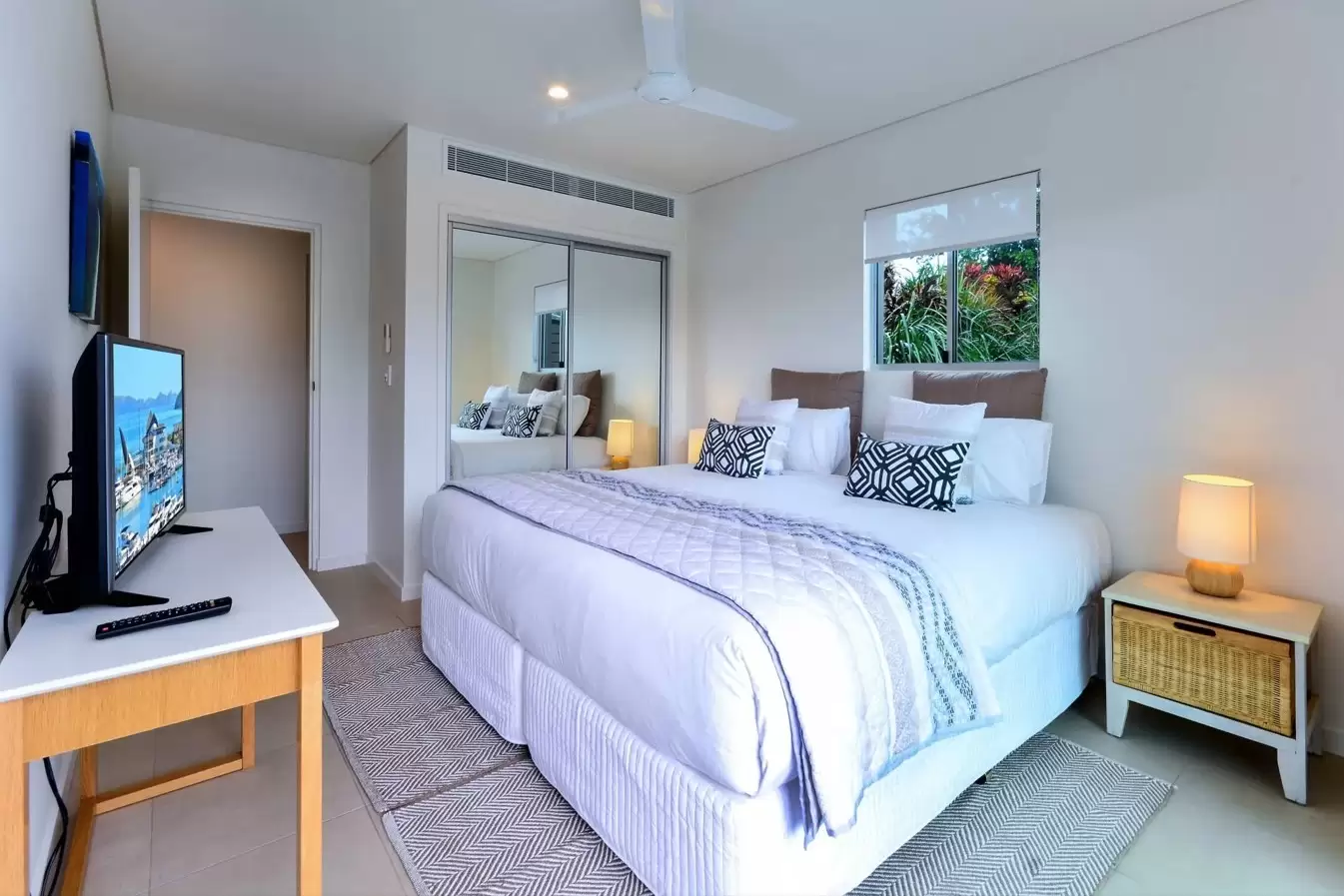 Peninsula 1, 18 Whitsunday Boulevard, Hamilton Island Sold by Queensland Sotheby's International Realty - image 1