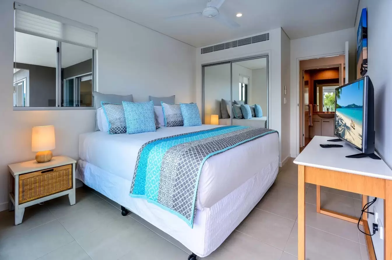 Peninsula 1, 18 Whitsunday Boulevard, Hamilton Island Sold by Queensland Sotheby's International Realty - image 1