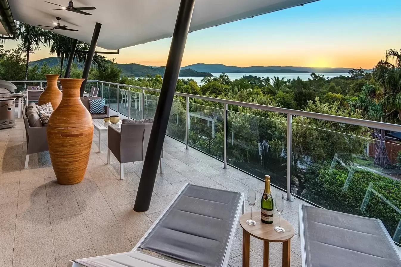 Peninsula 1, 18 Whitsunday Boulevard, Hamilton Island Sold by Queensland Sotheby's International Realty - image 1