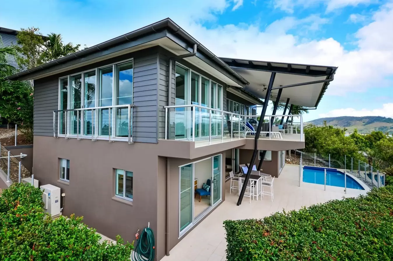 Peninsula 1, 18 Whitsunday Boulevard, Hamilton Island Sold by Queensland Sotheby's International Realty - image 1