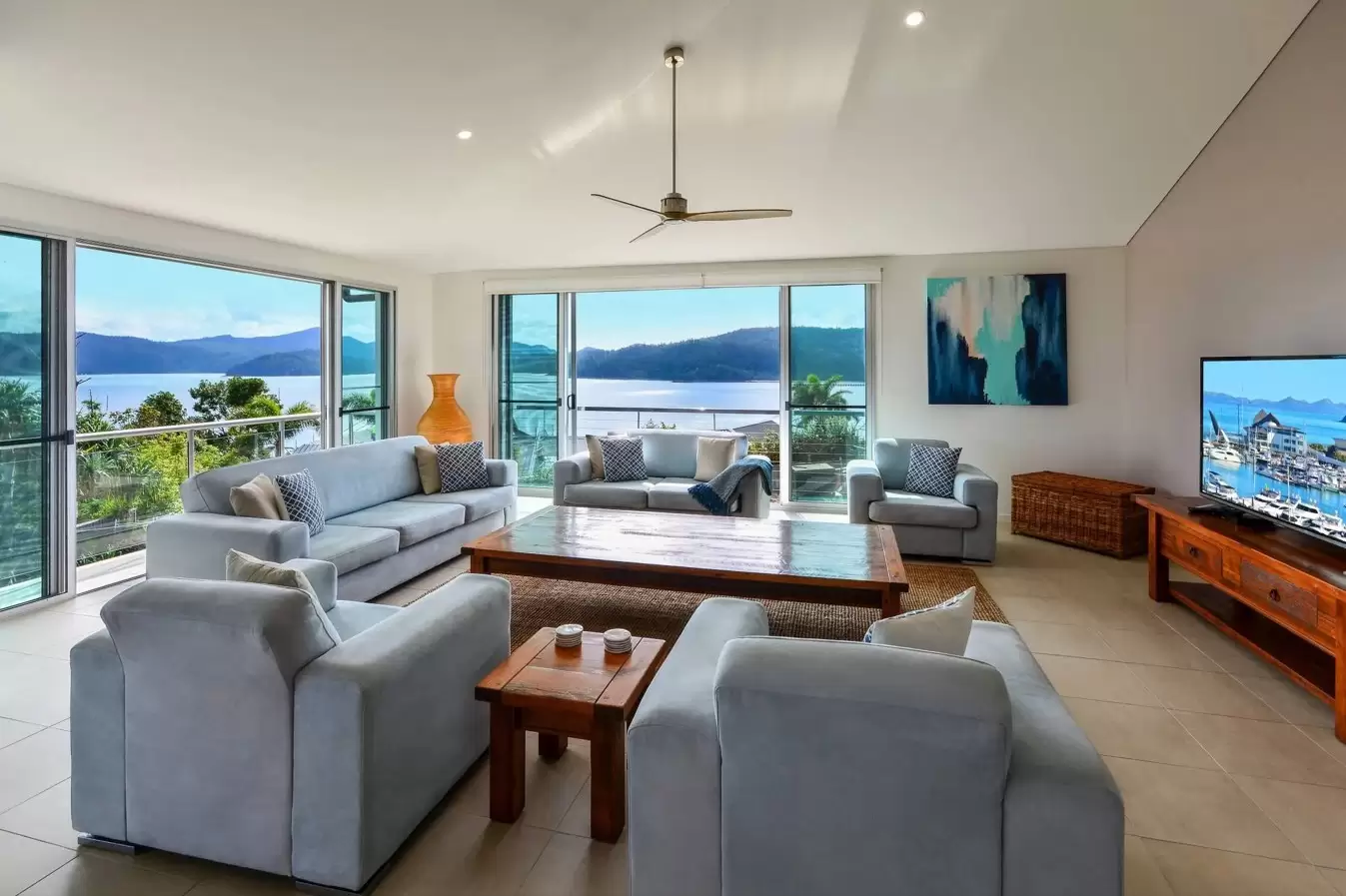 Peninsula 1, 18 Whitsunday Boulevard, Hamilton Island Sold by Queensland Sotheby's International Realty - image 1