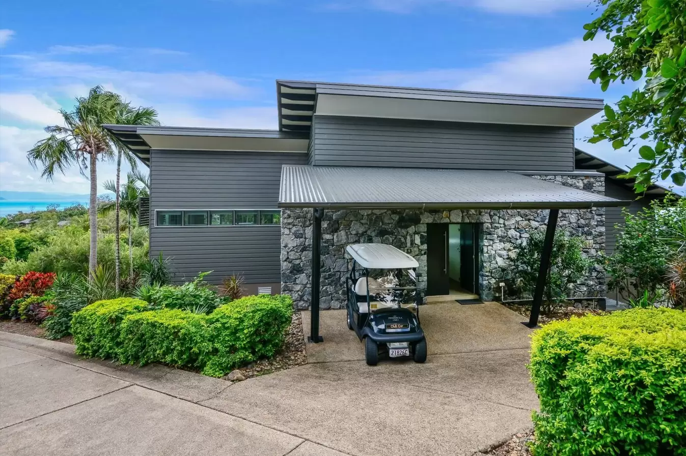 Peninsula 1, 18 Whitsunday Boulevard, Hamilton Island Sold by Queensland Sotheby's International Realty - image 1