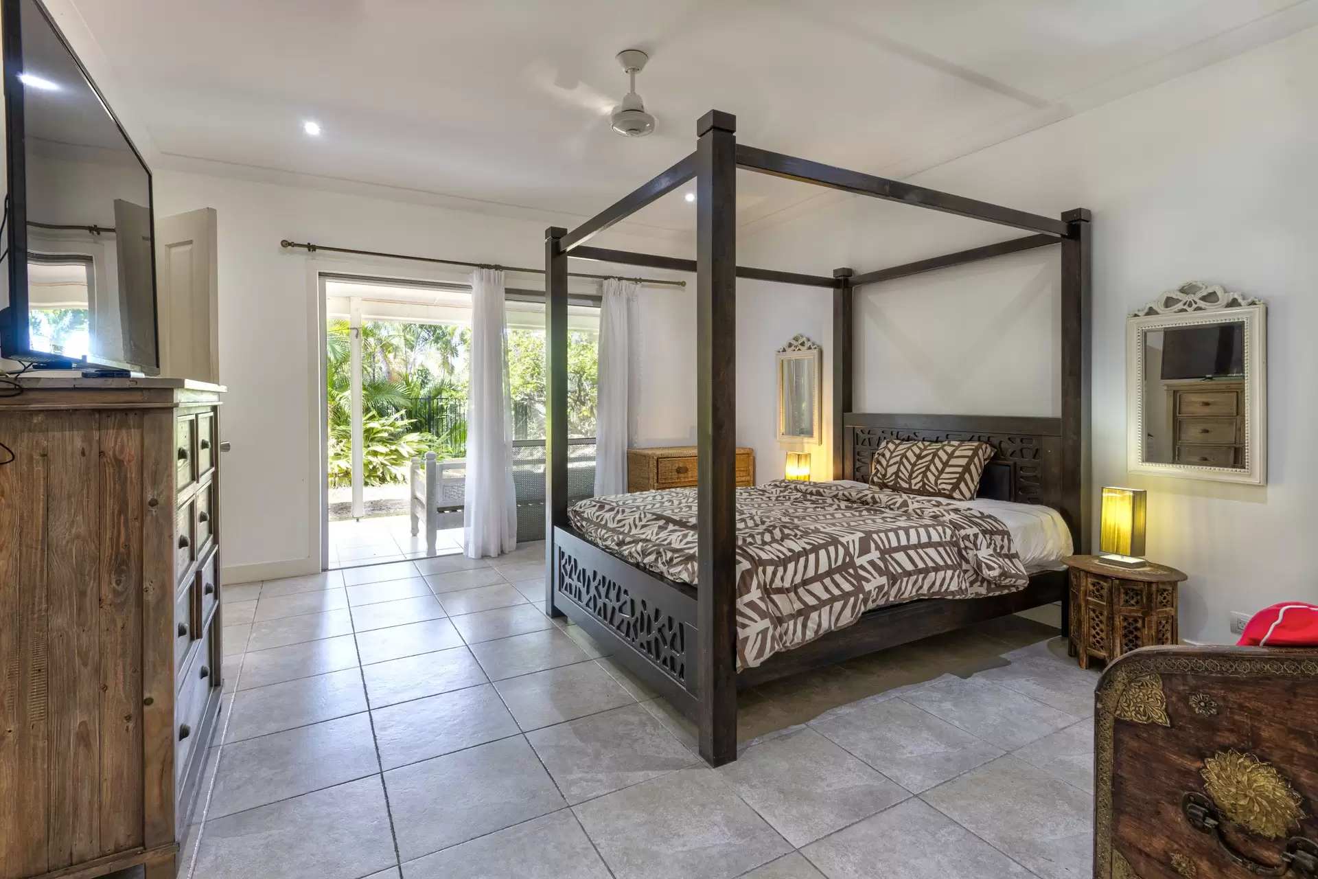 9 Melaleuca Drive, Hamilton Island Sold by Queensland Sotheby's International Realty - image 1