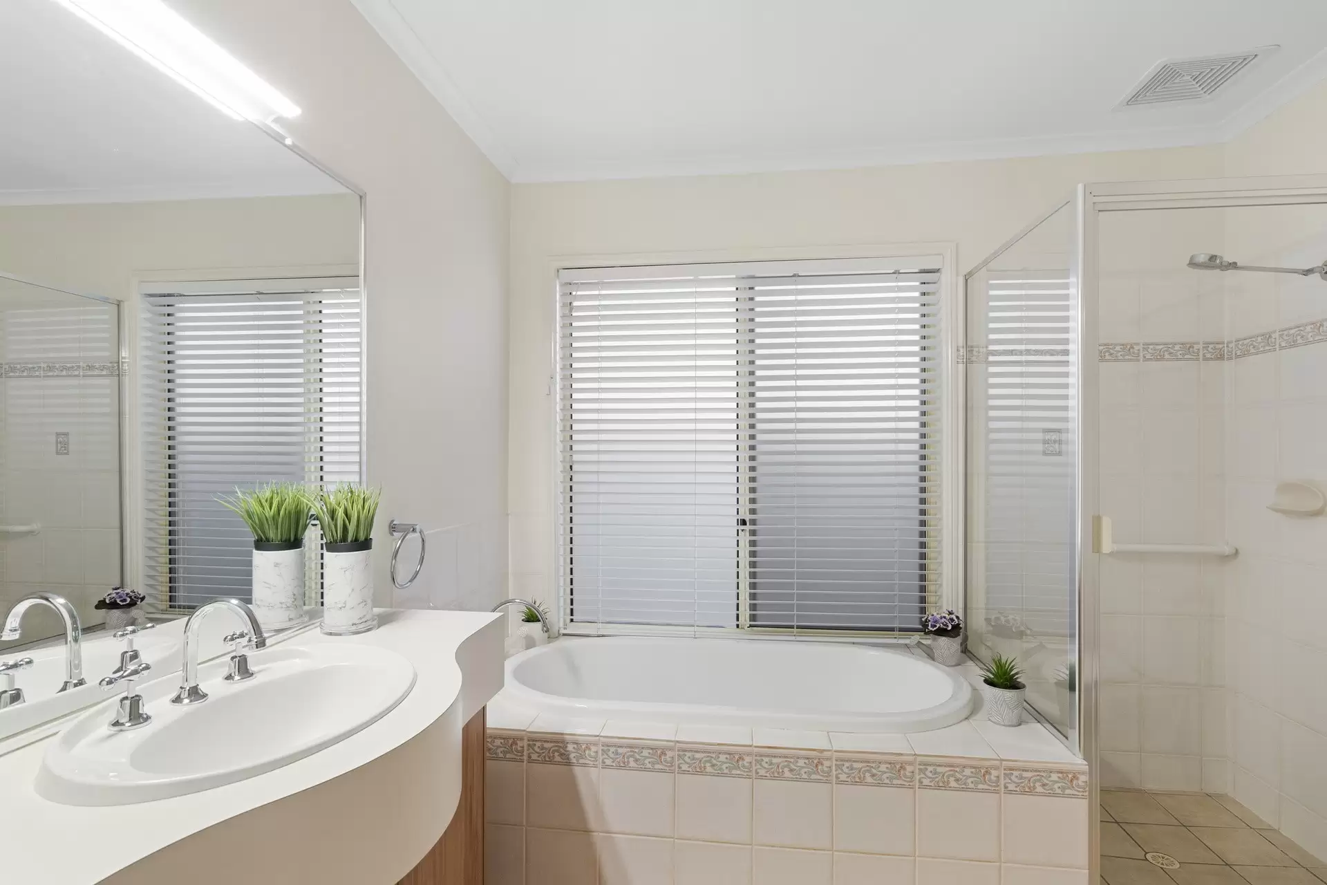 68 Passage Street, Cleveland Sold by Queensland Sotheby's International Realty - image 1